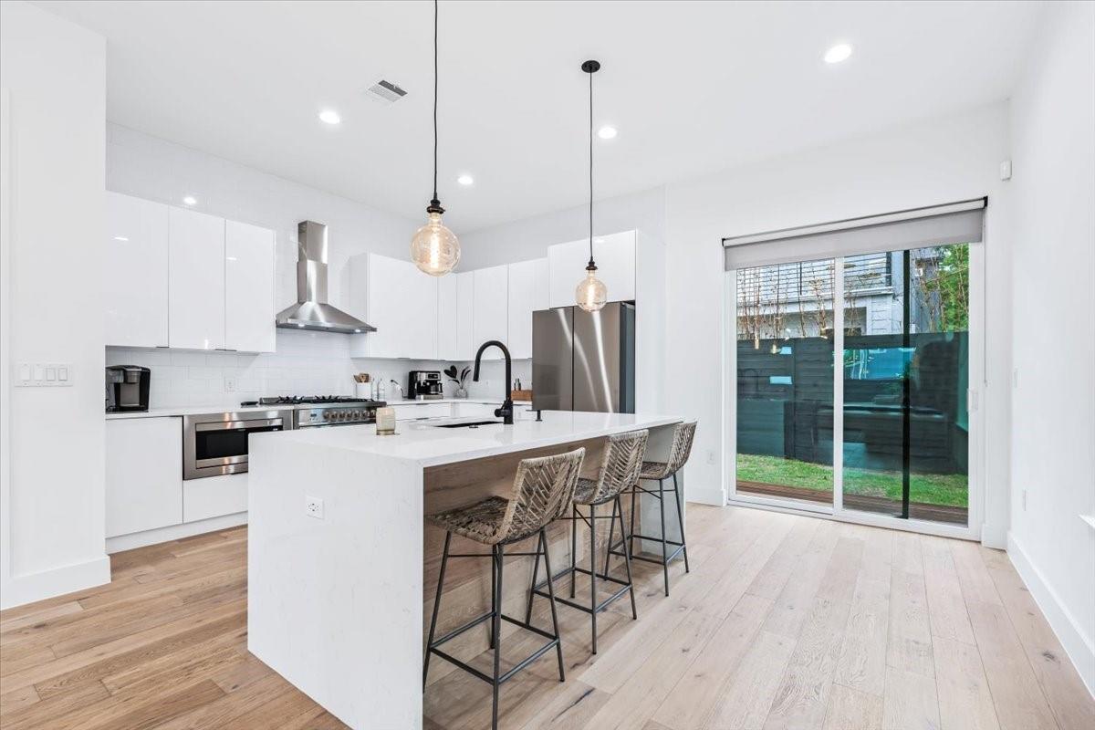 6300 Santos St # 3, Austin, TX 78741