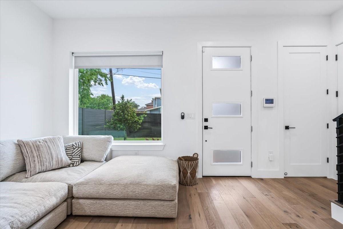 6300 Santos St # 3, Austin, TX 78741