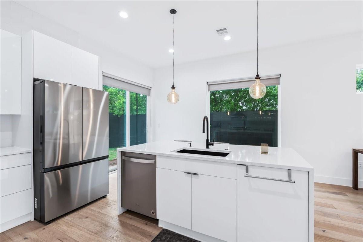 6300 Santos St # 3, Austin, TX 78741