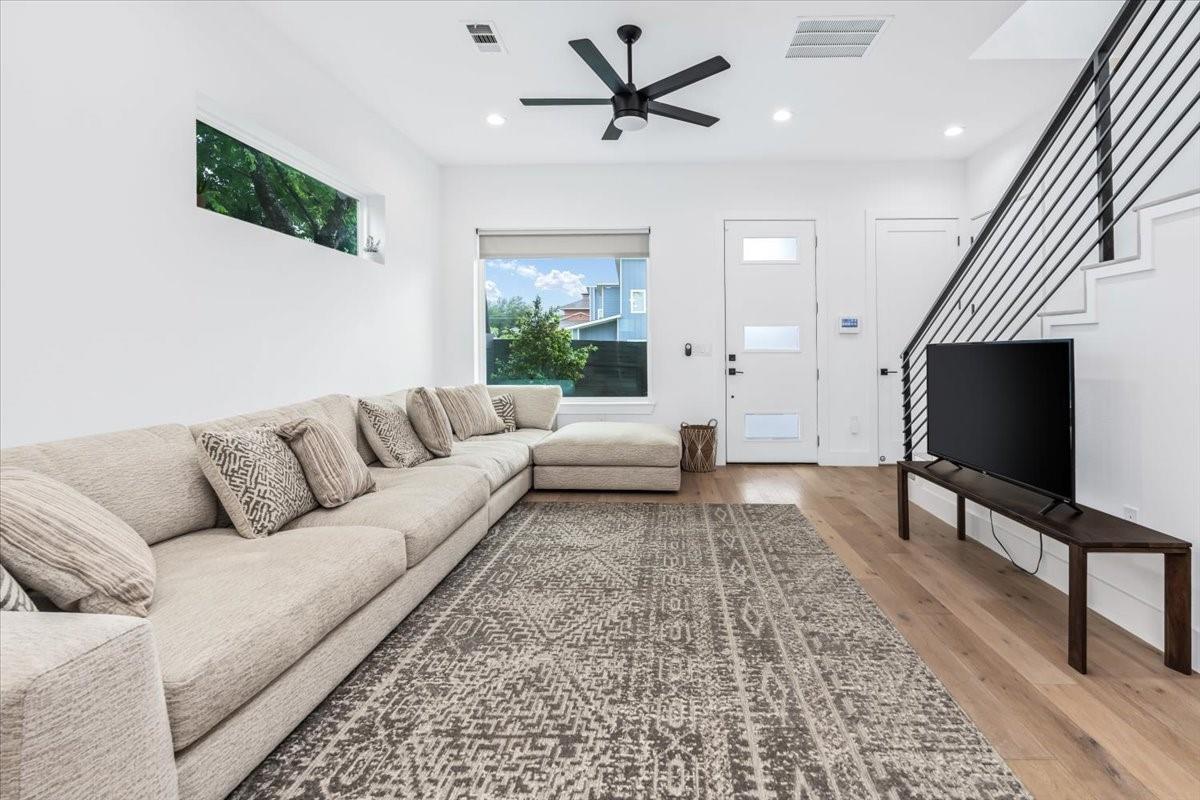 6300 Santos St # 3, Austin, TX 78741