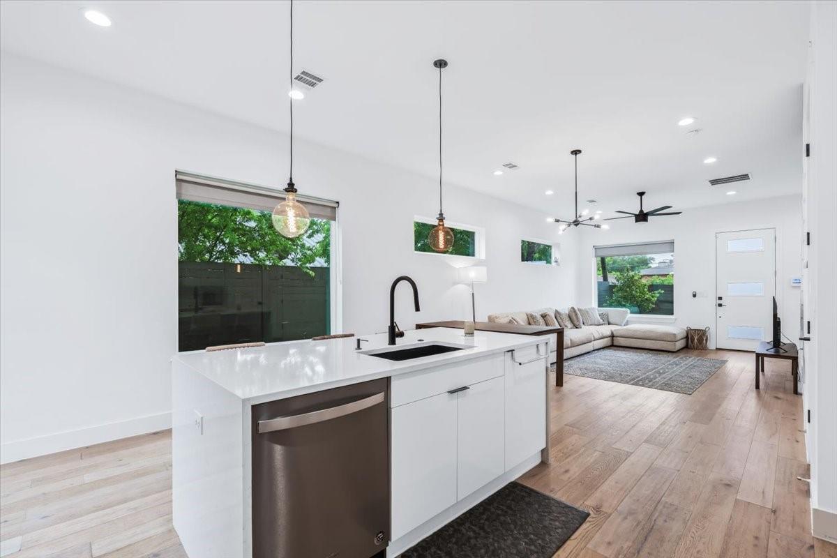 6300 Santos St # 3, Austin, TX 78741