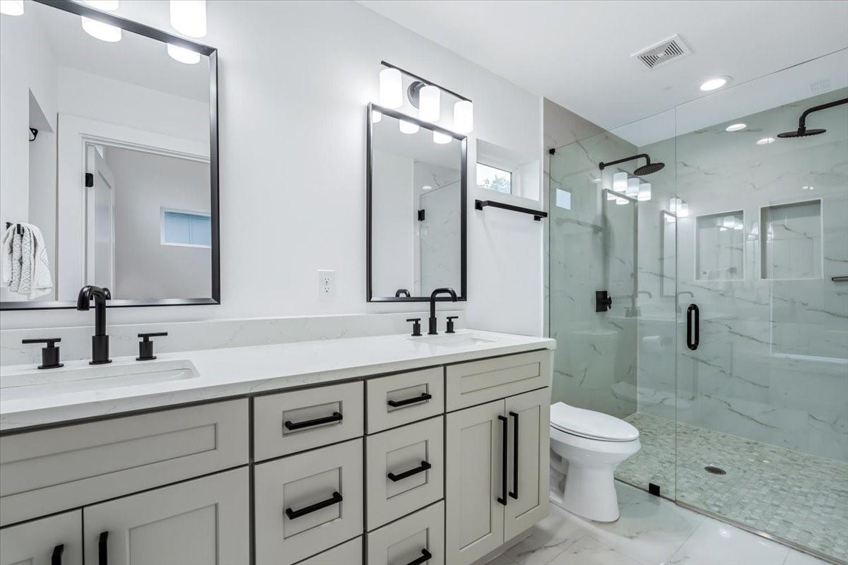 6300 Santos St # 3, Austin, TX 78741