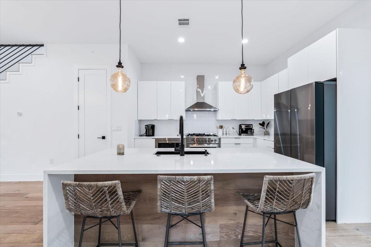 6300 Santos St # 3, Austin, TX 78741