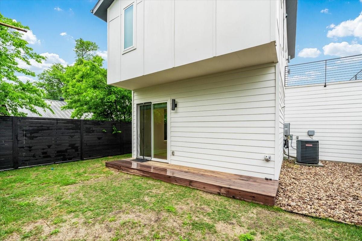 6300 Santos St # 3, Austin, TX 78741