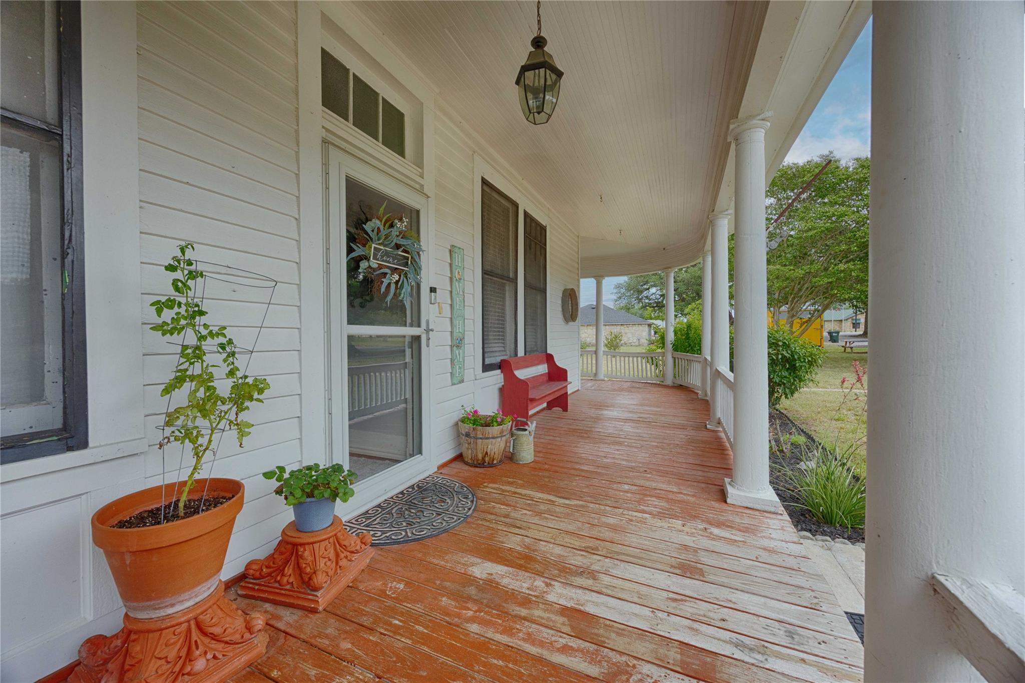 403 E 7th St, Flatonia, TX 78941