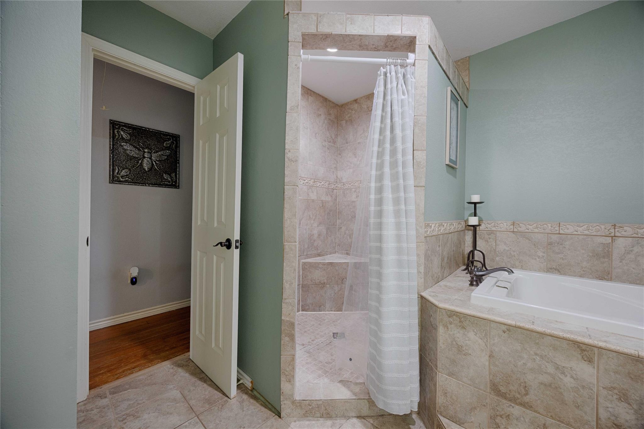 403 E 7th St, Flatonia, TX 78941