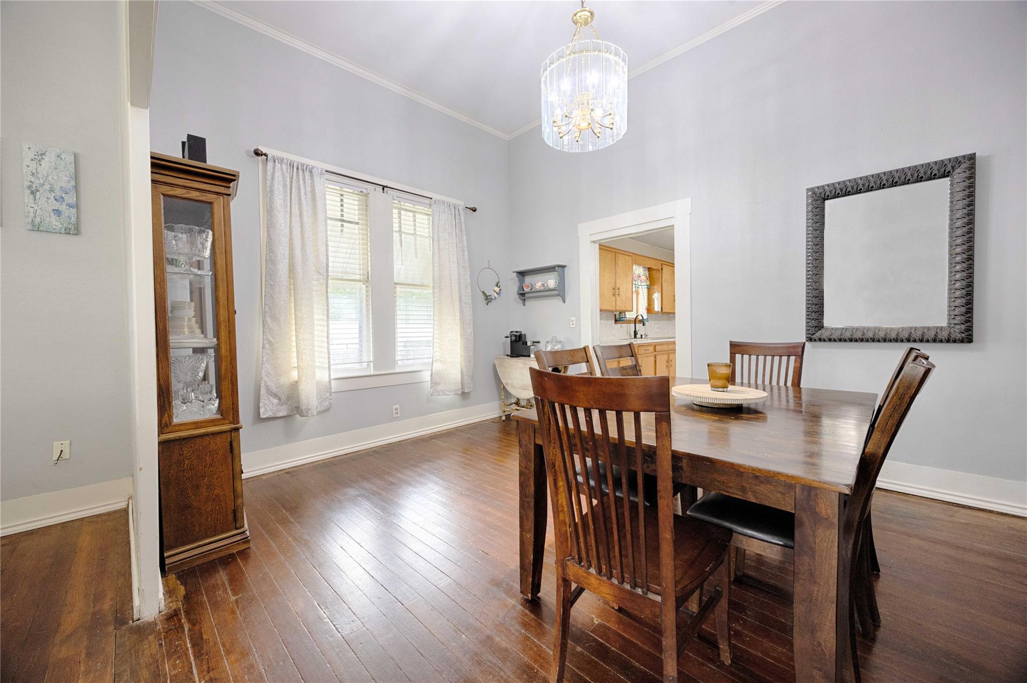 403 E 7th St, Flatonia, TX 78941