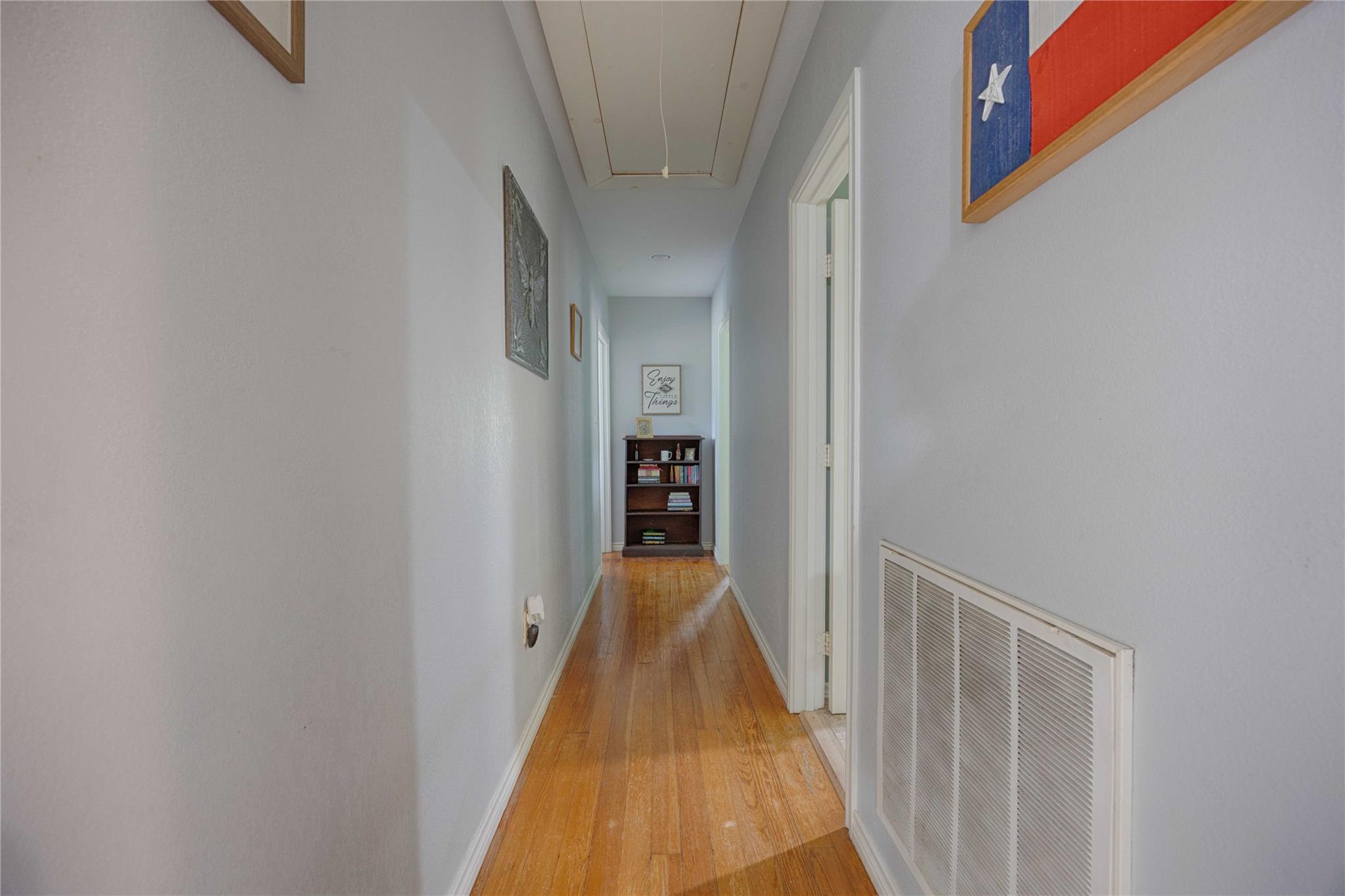 403 E 7th St, Flatonia, TX 78941