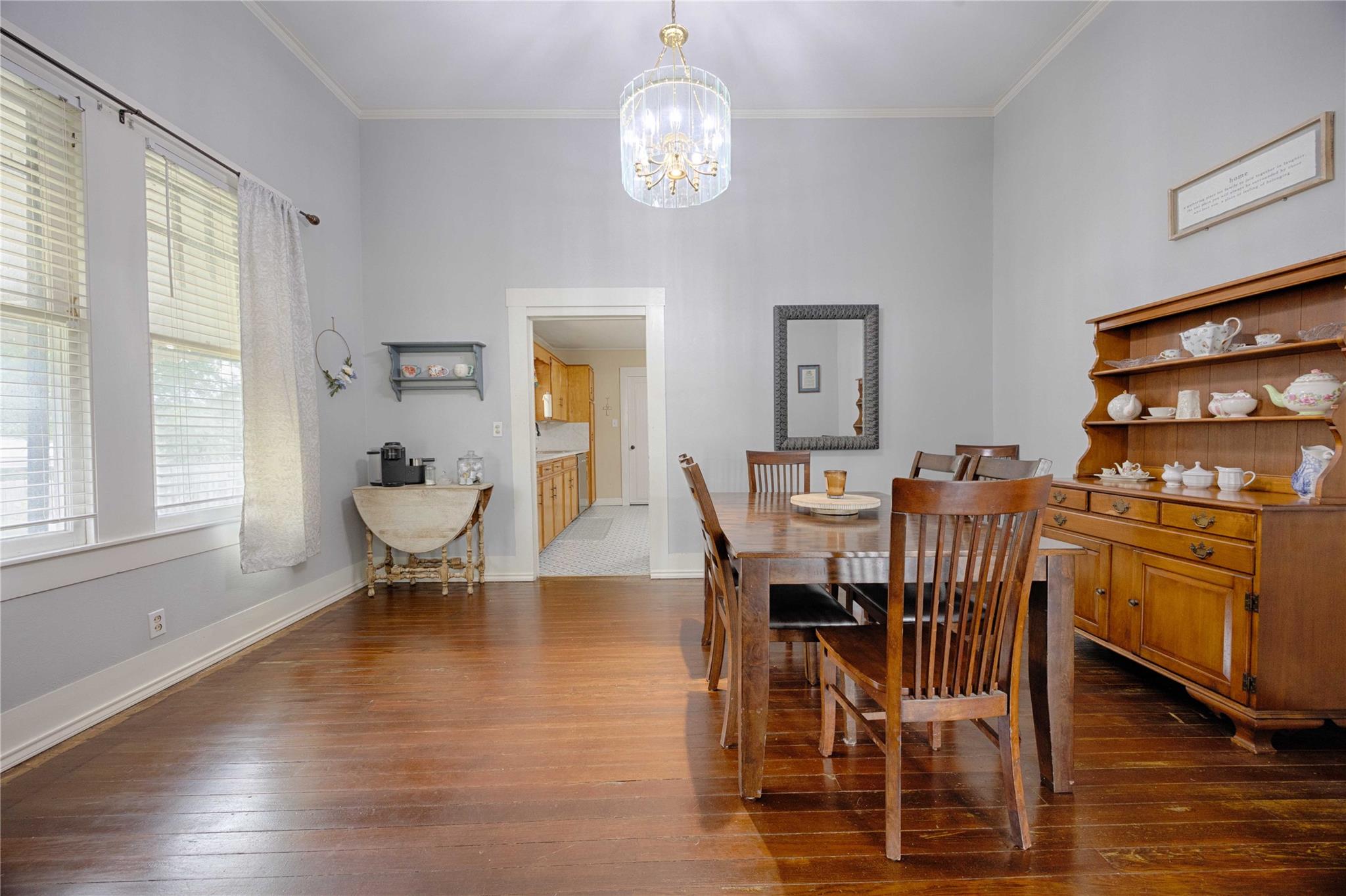 403 E 7th St, Flatonia, TX 78941