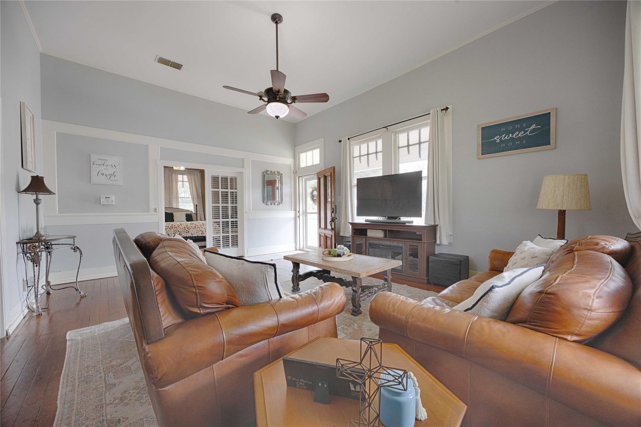 403 E 7th St, Flatonia, TX 78941