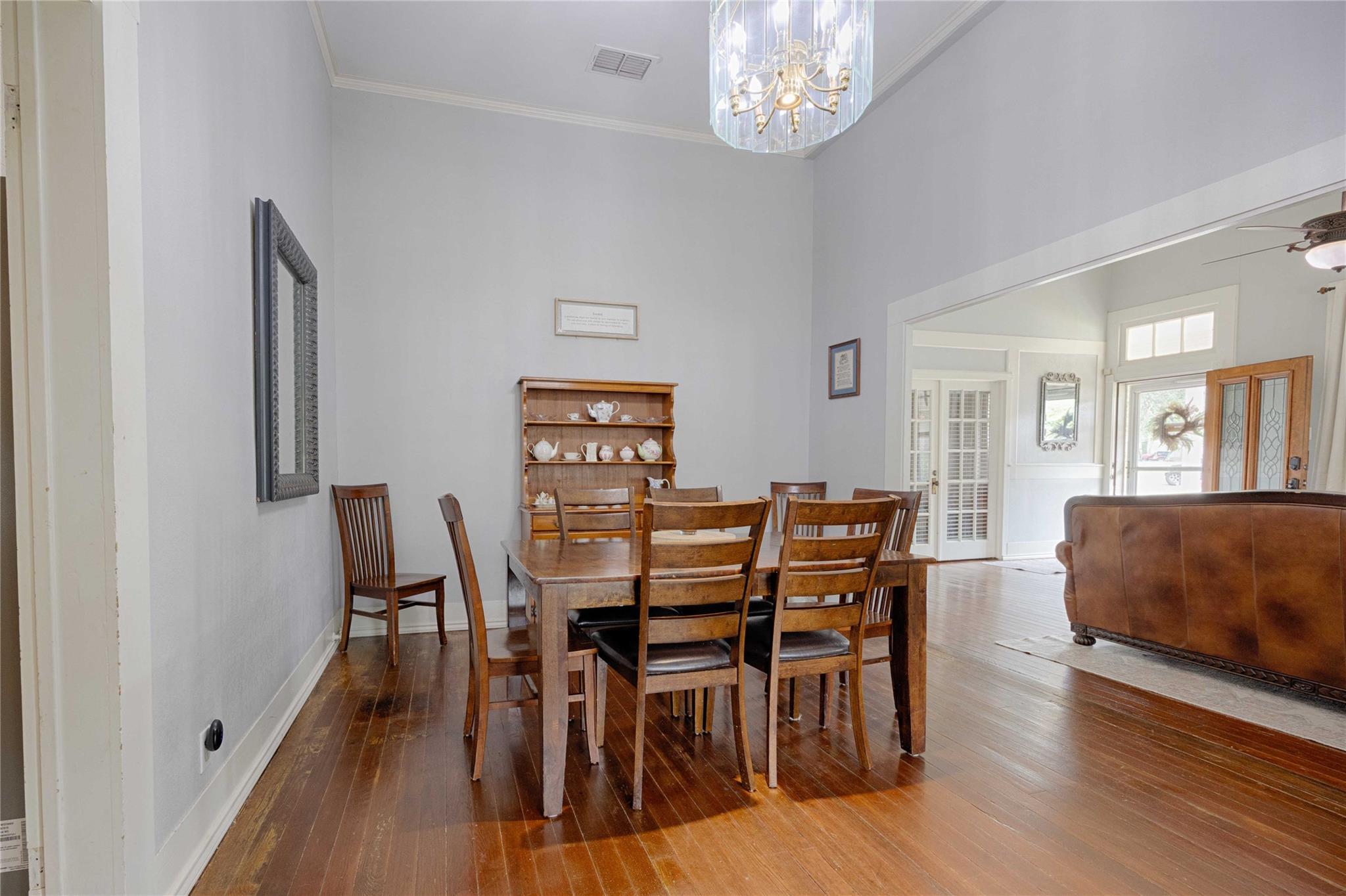 403 E 7th St, Flatonia, TX 78941