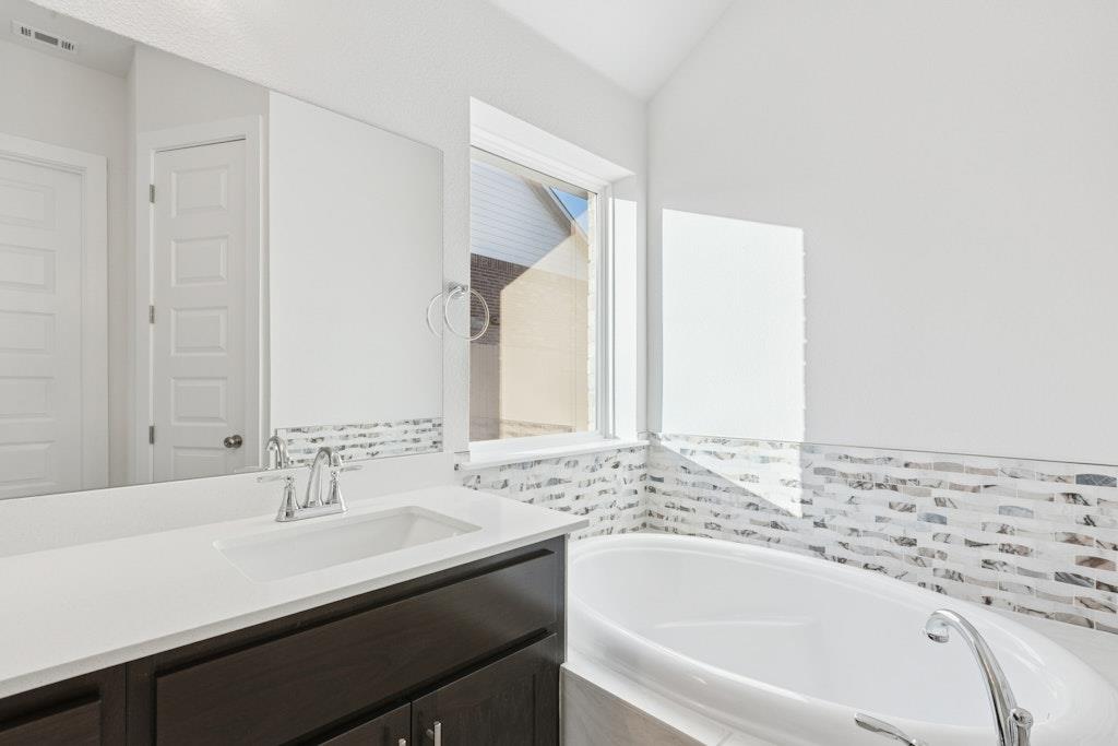 141 Big Pine Creek Ln, Bastrop, TX 78602