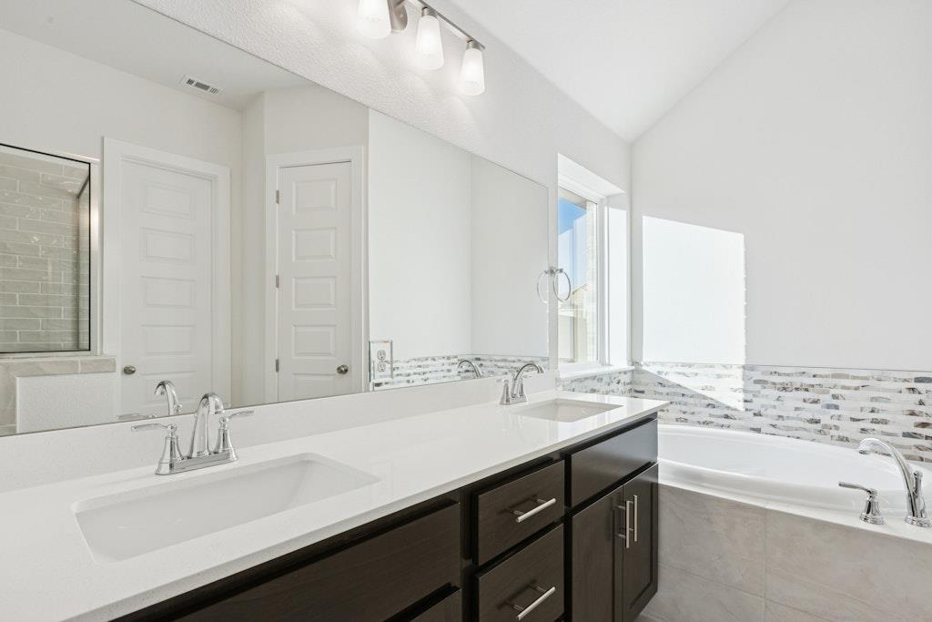 141 Big Pine Creek Ln, Bastrop, TX 78602