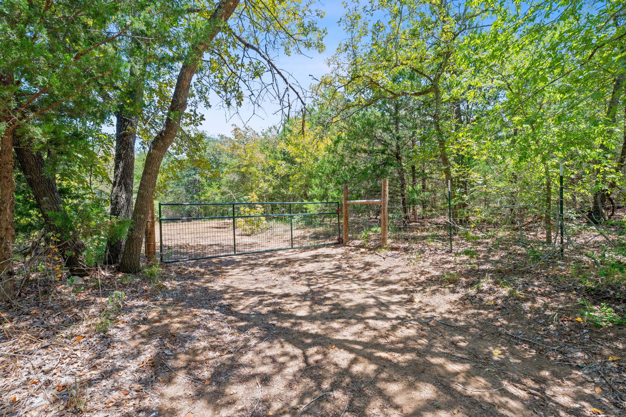 214 Shetland Trl, Dale, TX 78616