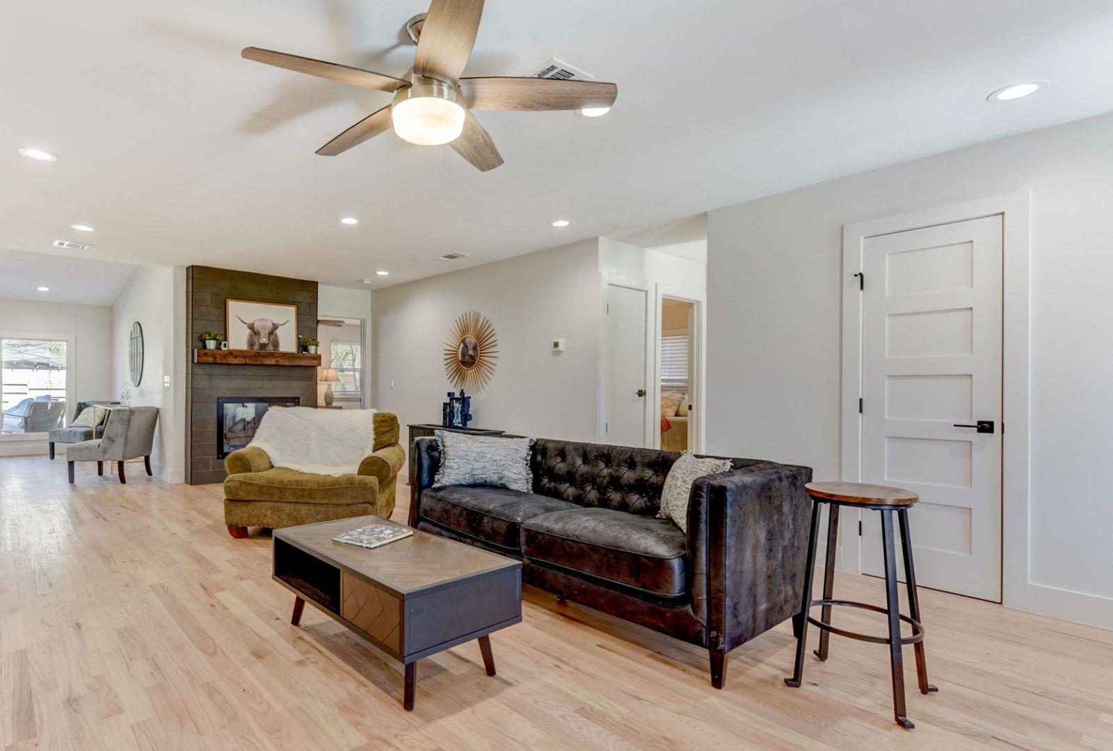 7002 Whispering Oaks Dr, Austin, TX 78745