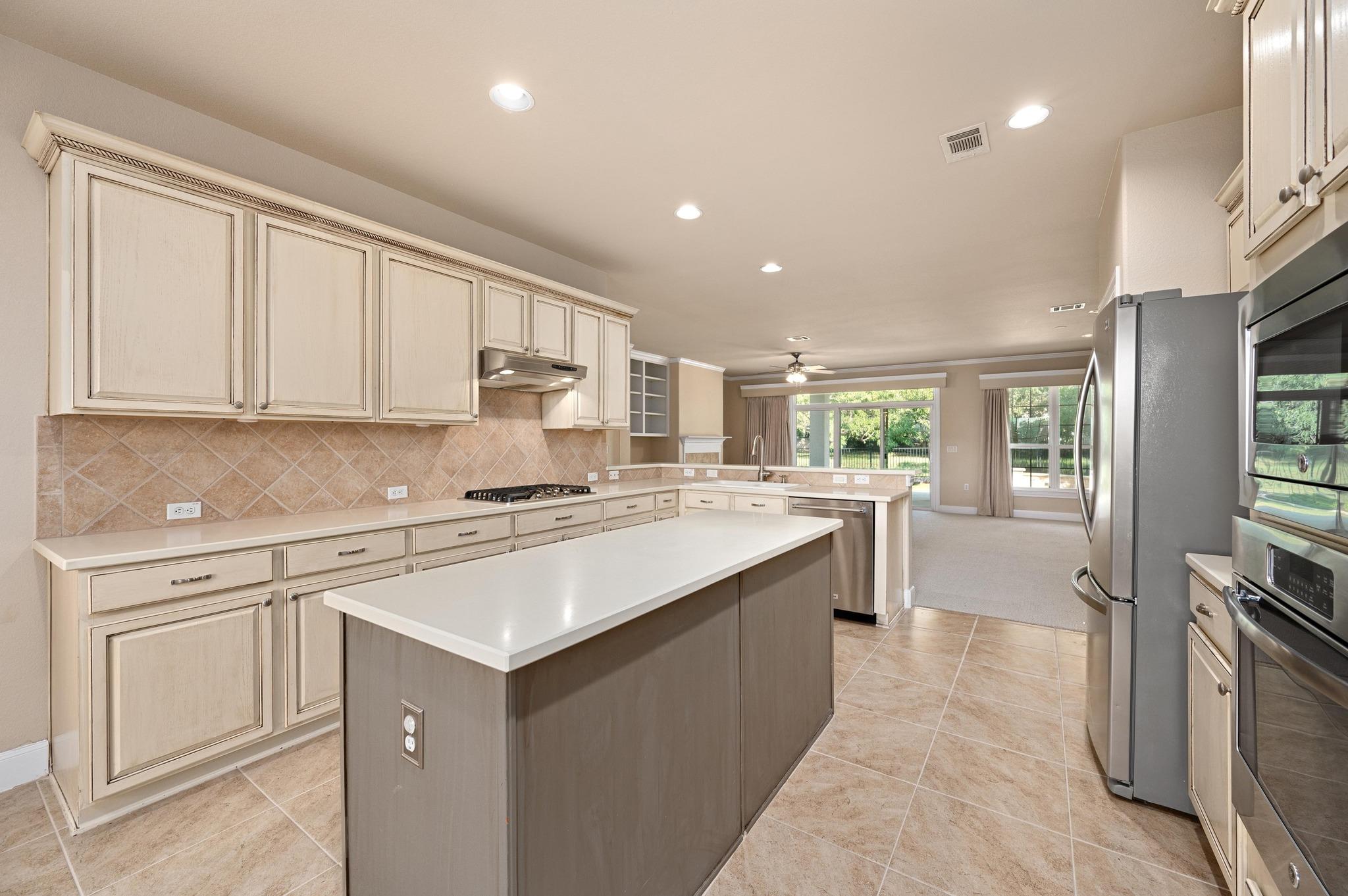 216 Armstrong Dr, Georgetown, TX 78633