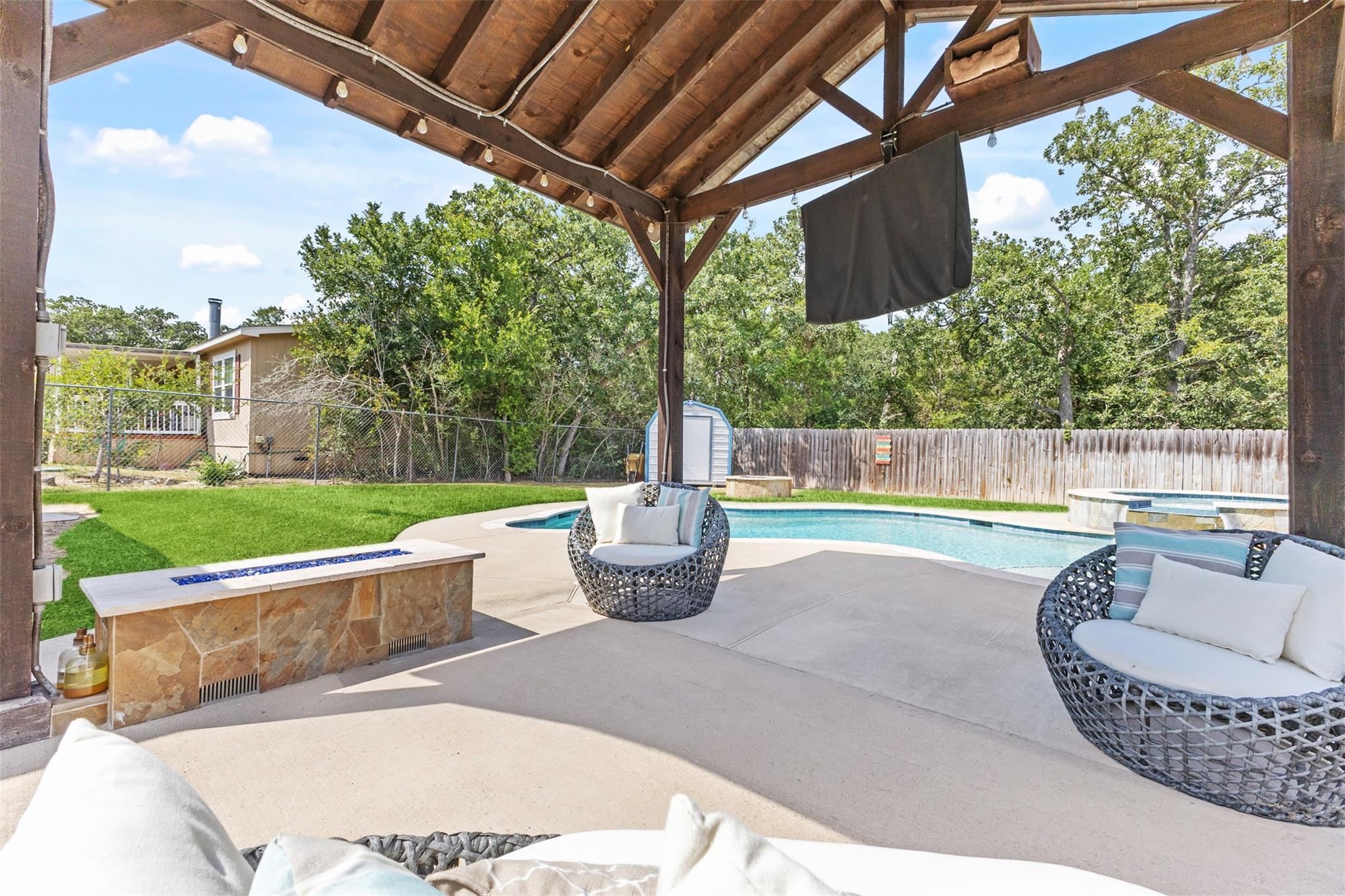 115 Cedar Ln, Somerville, TX 77879