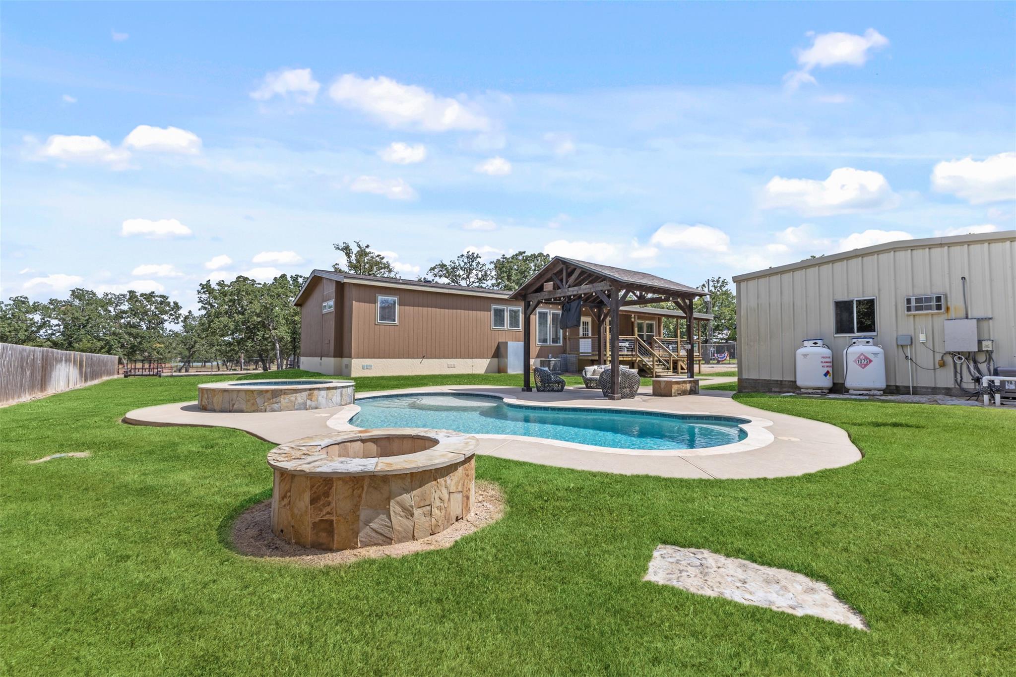 115 Cedar Ln, Somerville, TX 77879