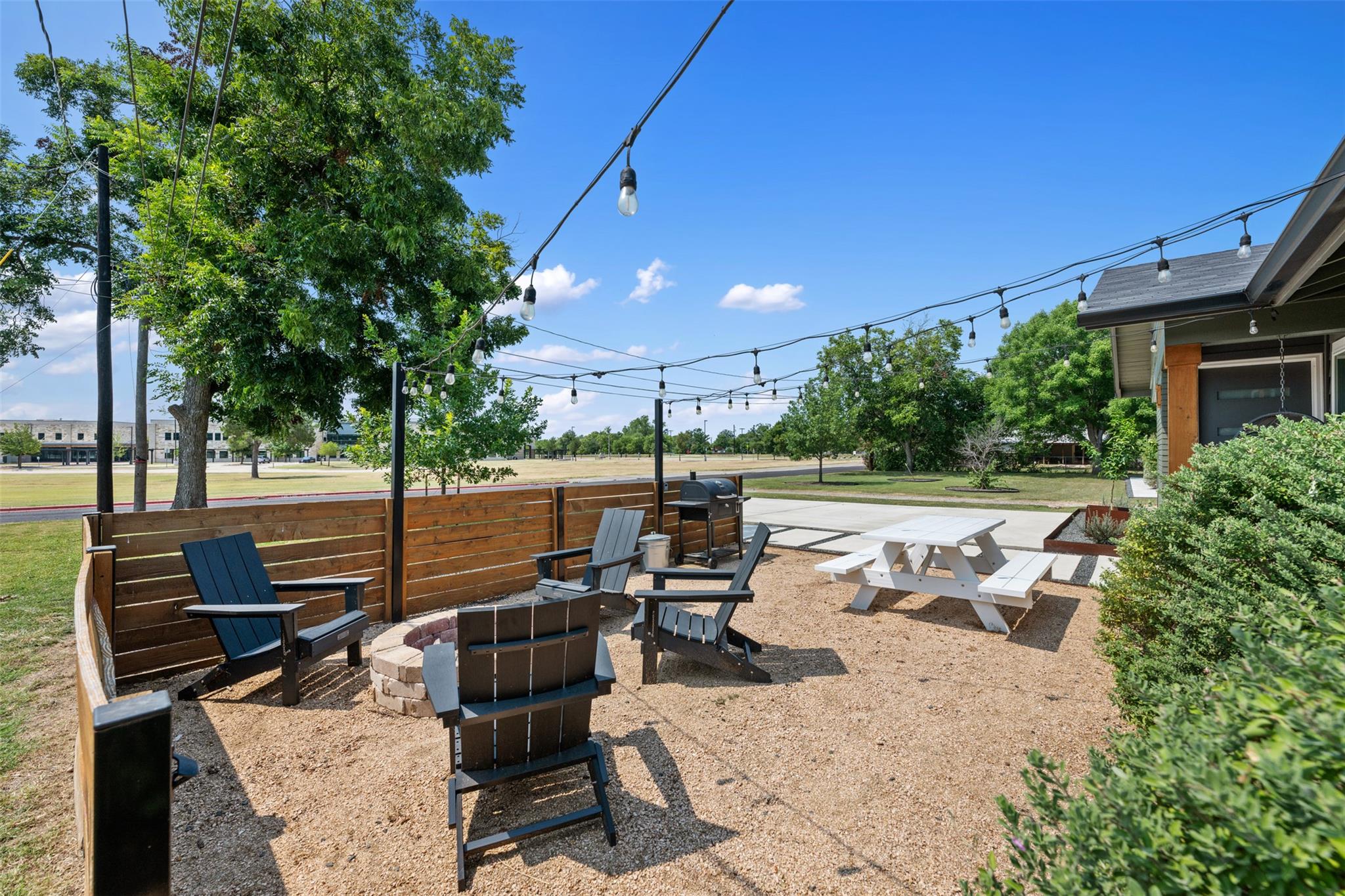 1107 E 17th St, Georgetown, TX 78626