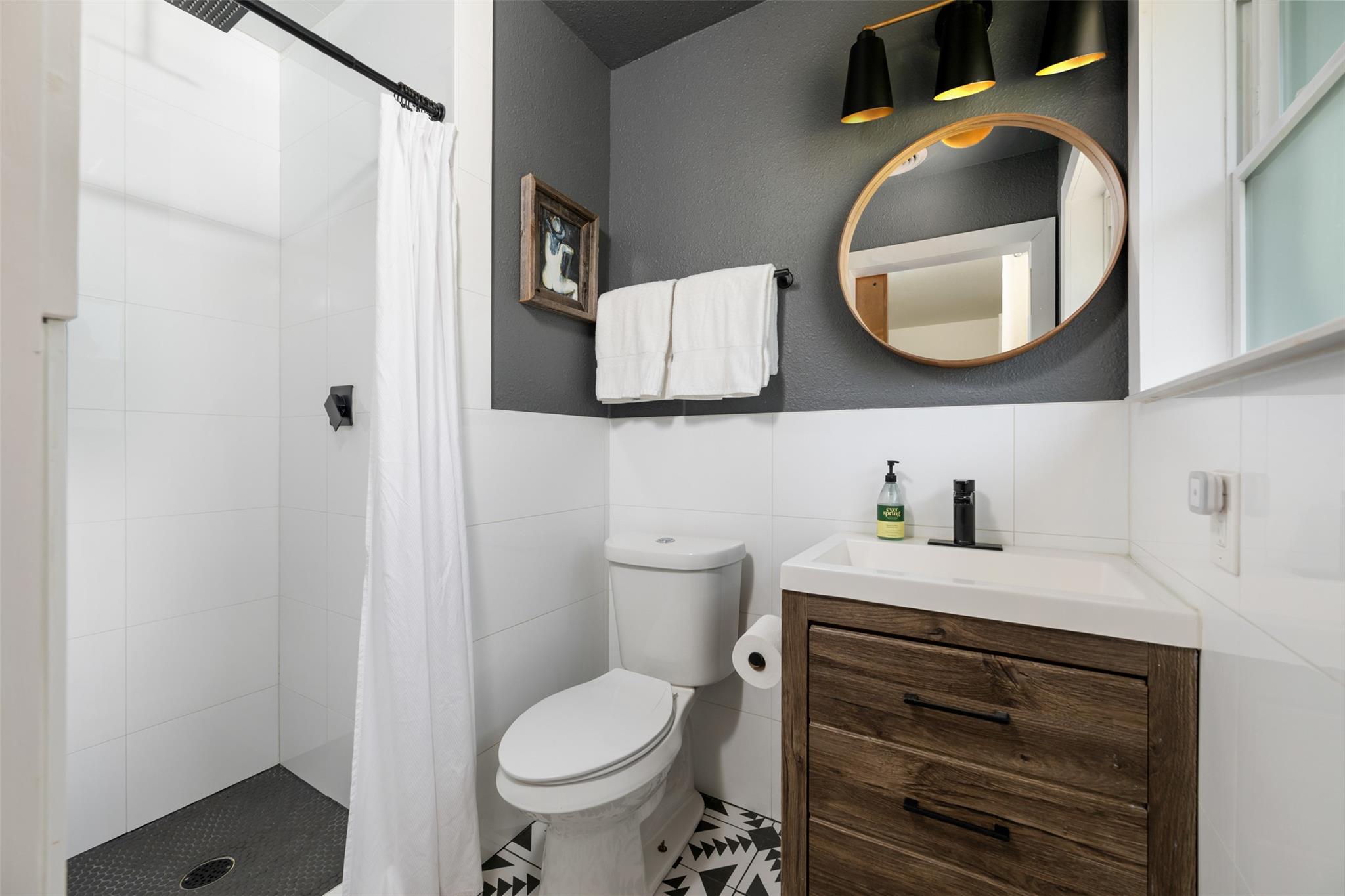 1107 E 17th St, Georgetown, TX 78626