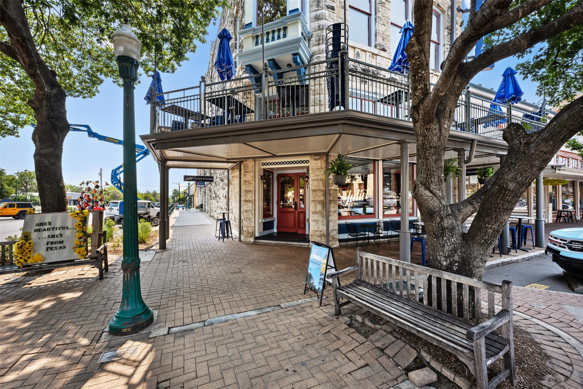 1107 E 17th St, Georgetown, TX 78626