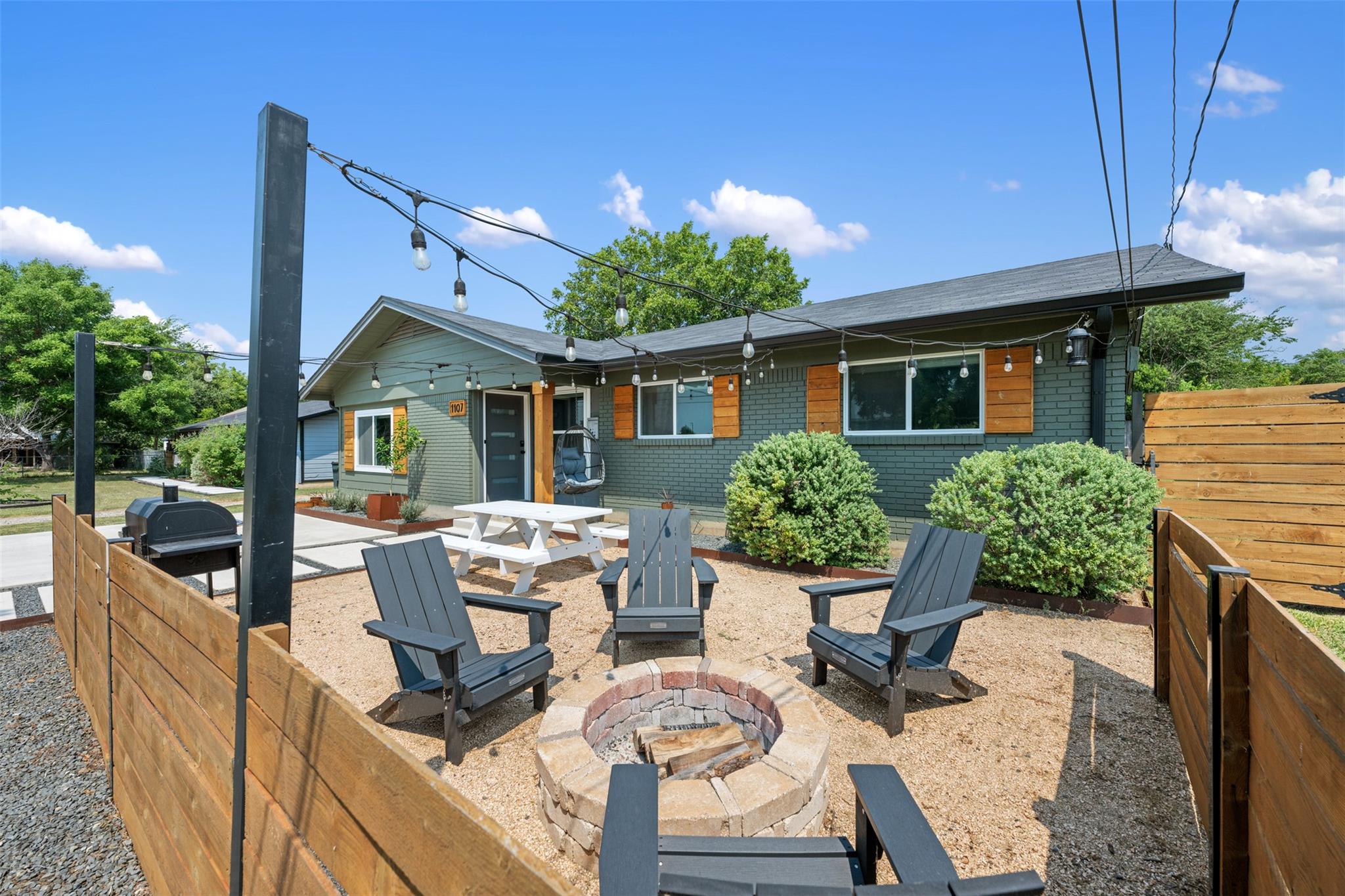 1107 E 17th St, Georgetown, TX 78626