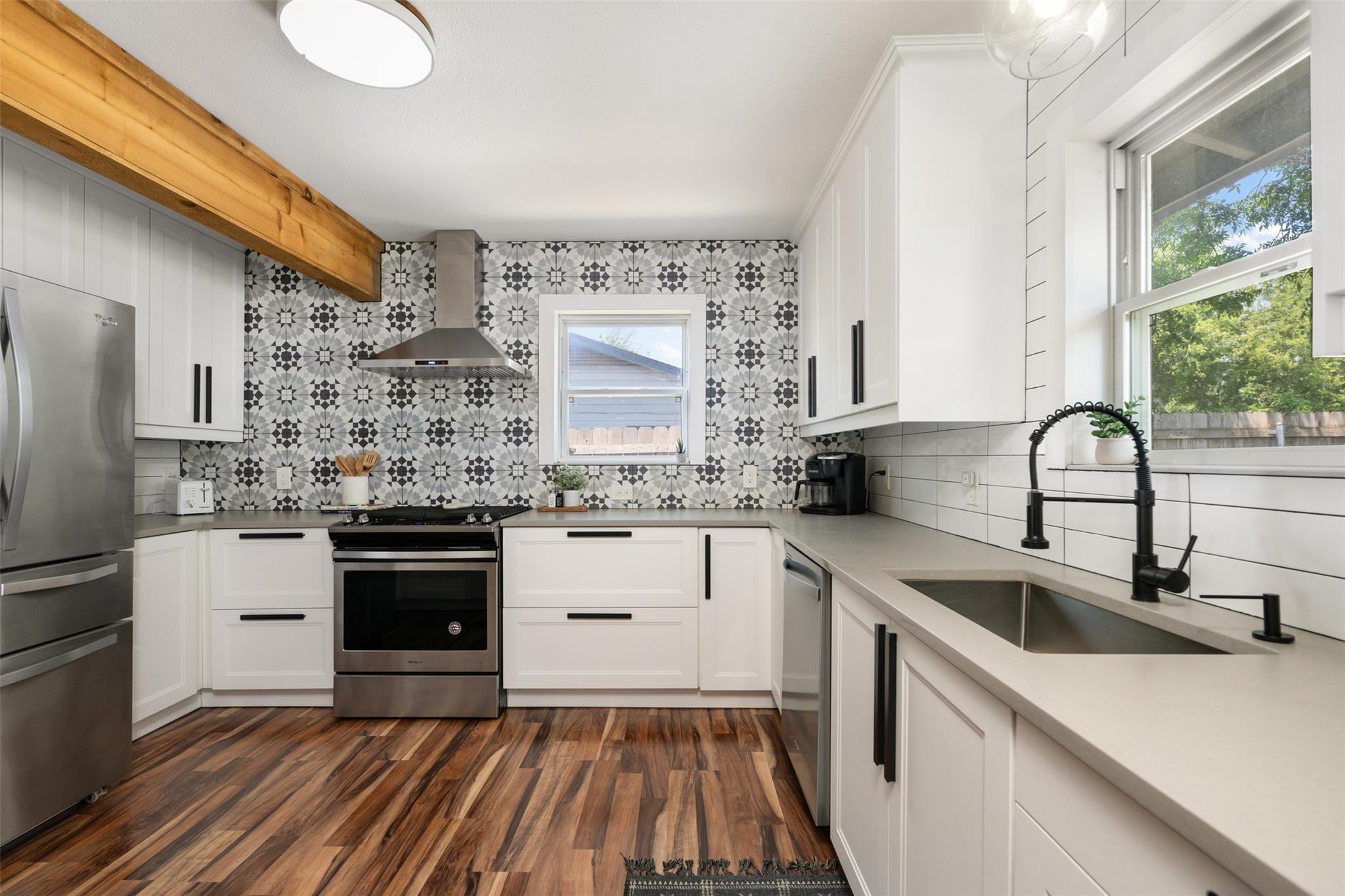 1107 E 17th St, Georgetown, TX 78626