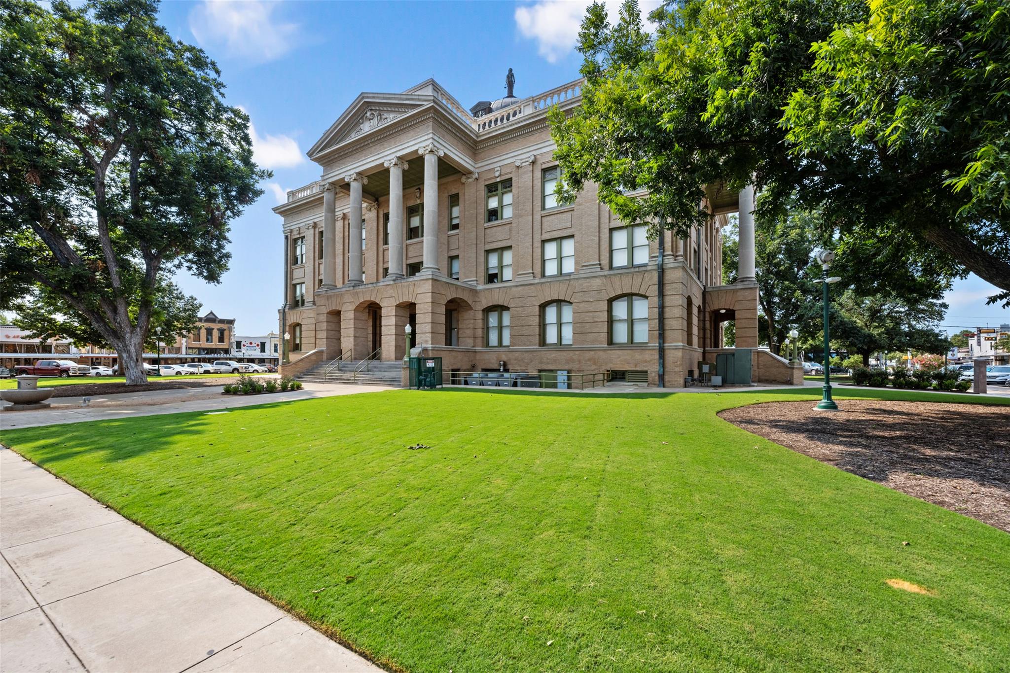 1107 E 17th St, Georgetown, TX 78626