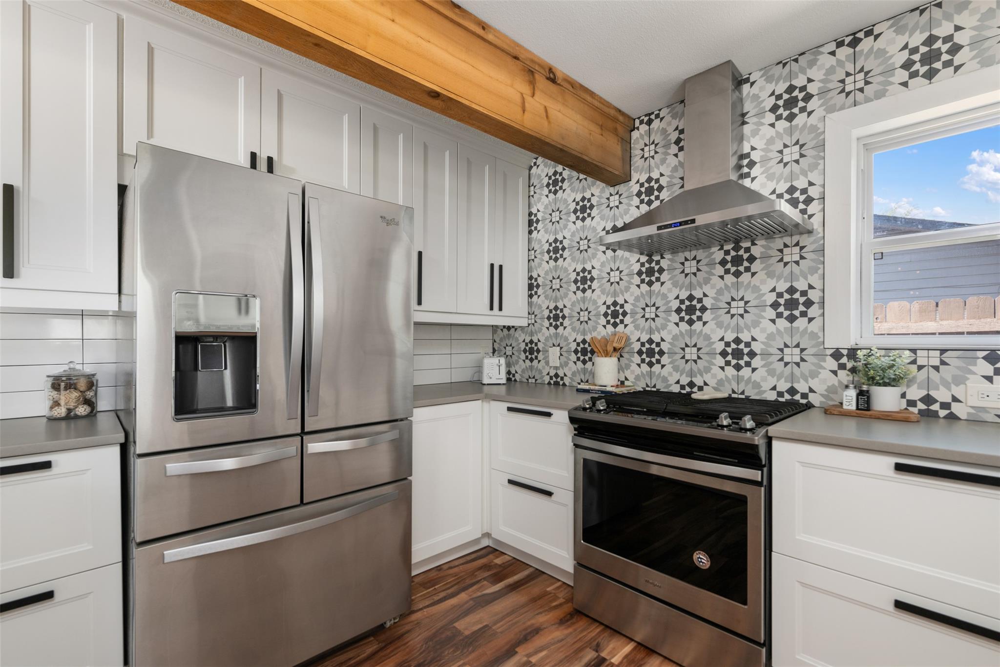 1107 E 17th St, Georgetown, TX 78626