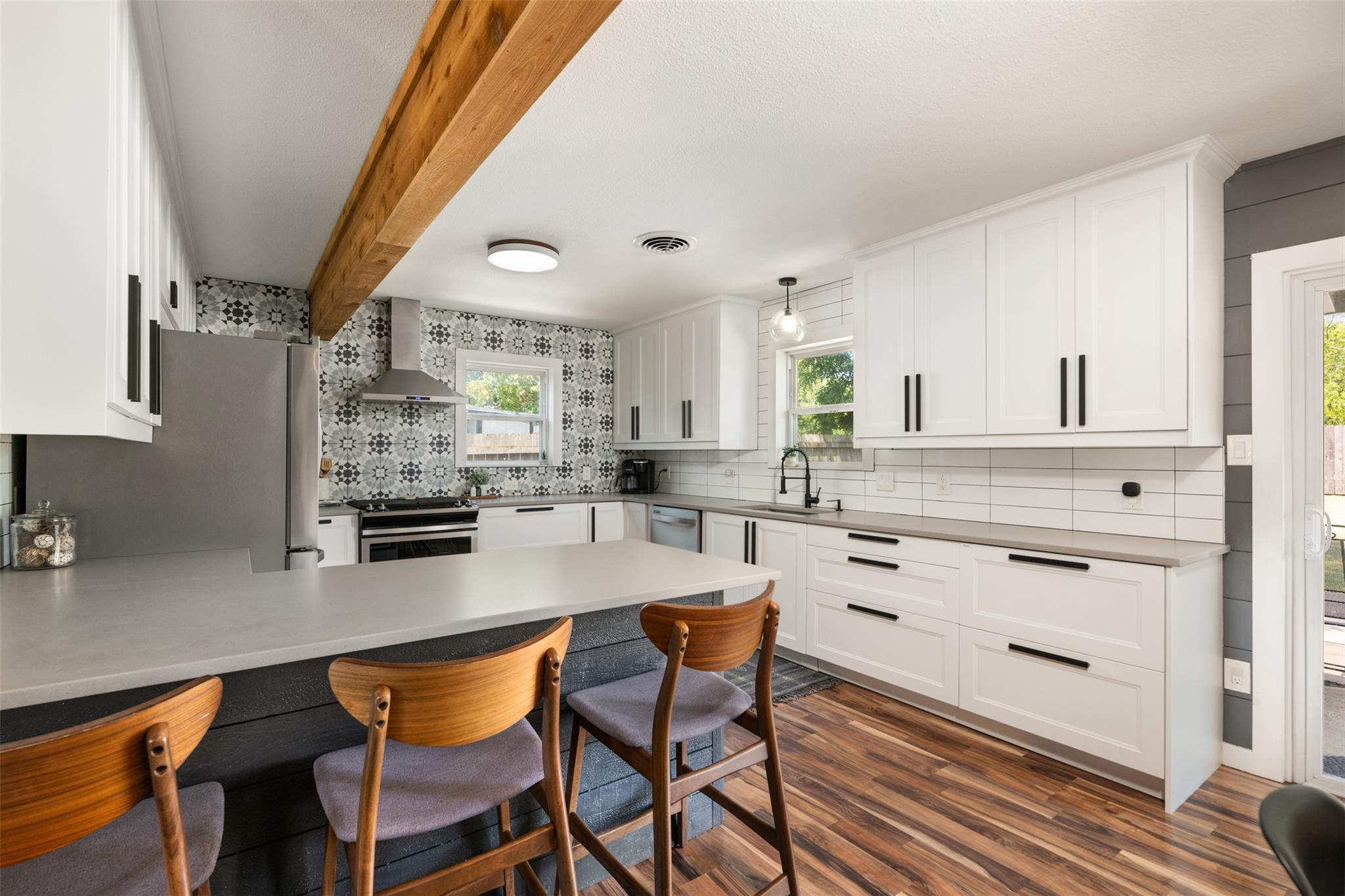 1107 E 17th St, Georgetown, TX 78626