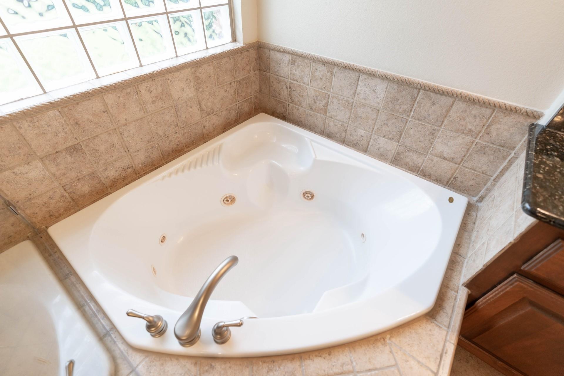 10500 Avery Club Dr # 3, Austin, TX 78717