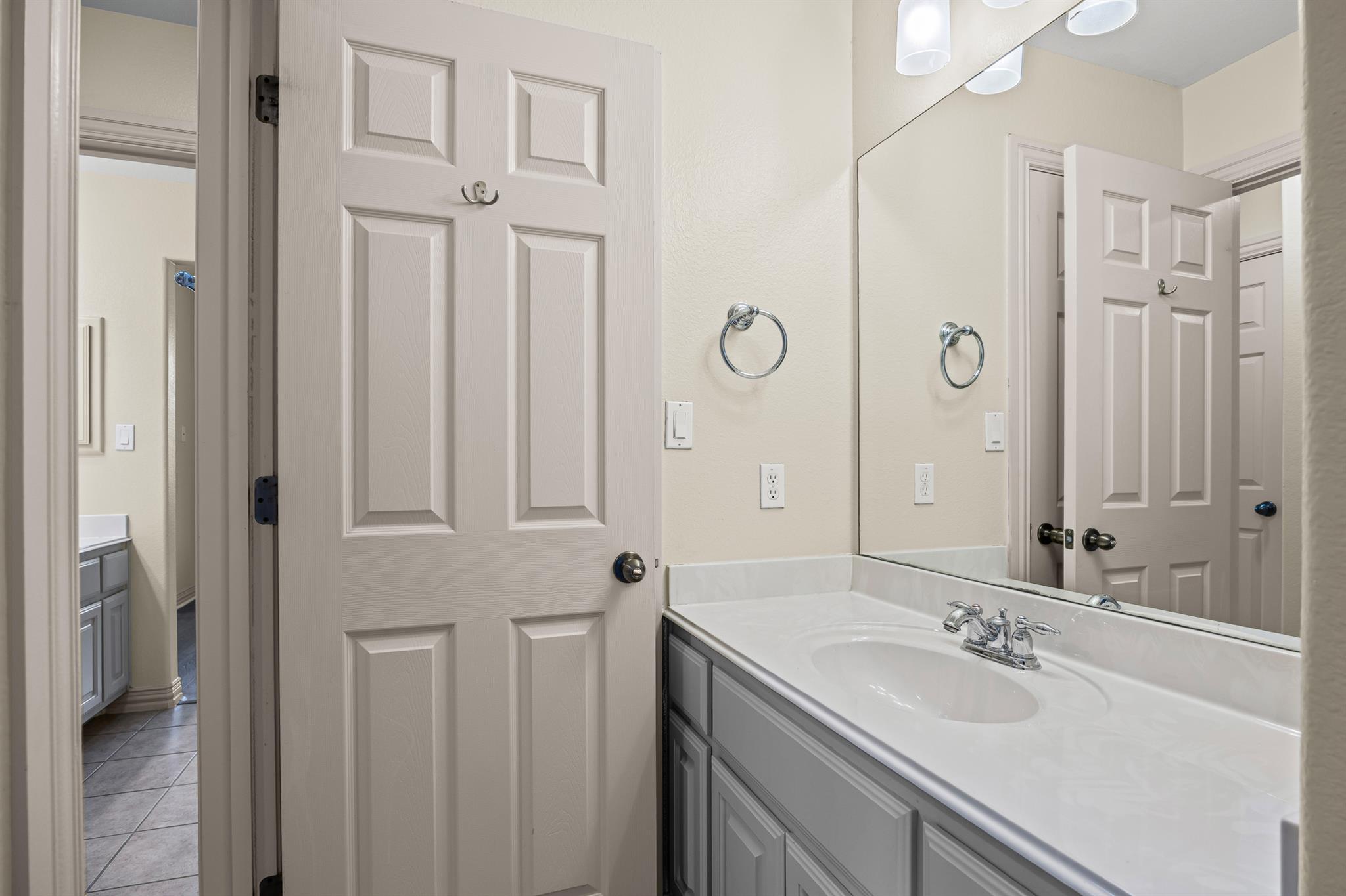 10500 Avery Club Dr # 3, Austin, TX 78717