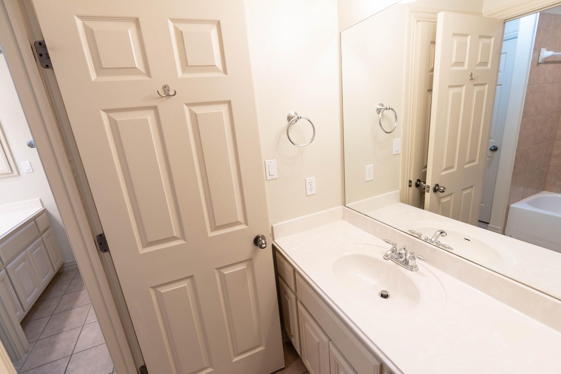 10500 Avery Club Dr # 3, Austin, TX 78717