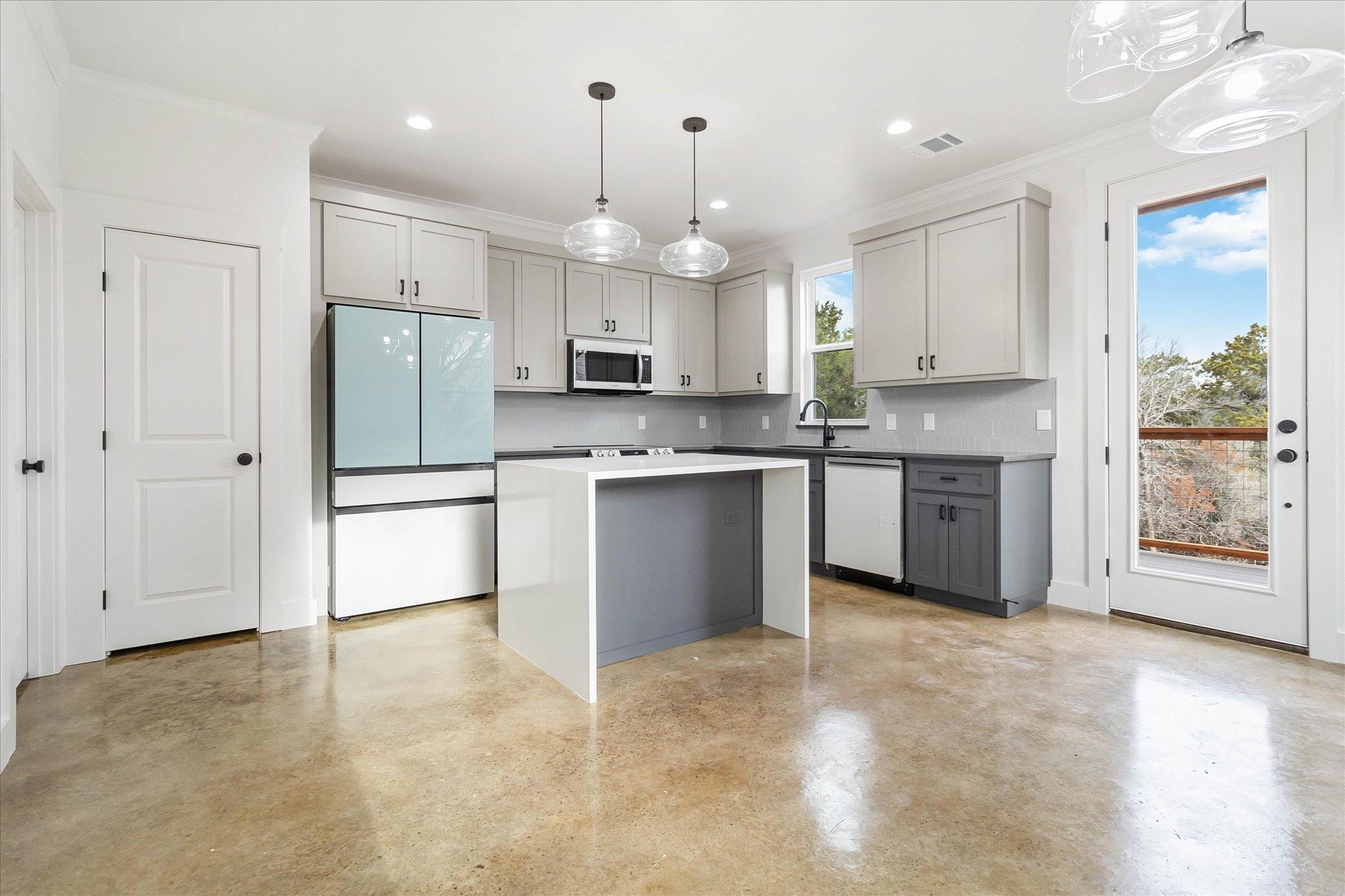 114 SHADY BLUFF Dr, Wimberley, TX 78676