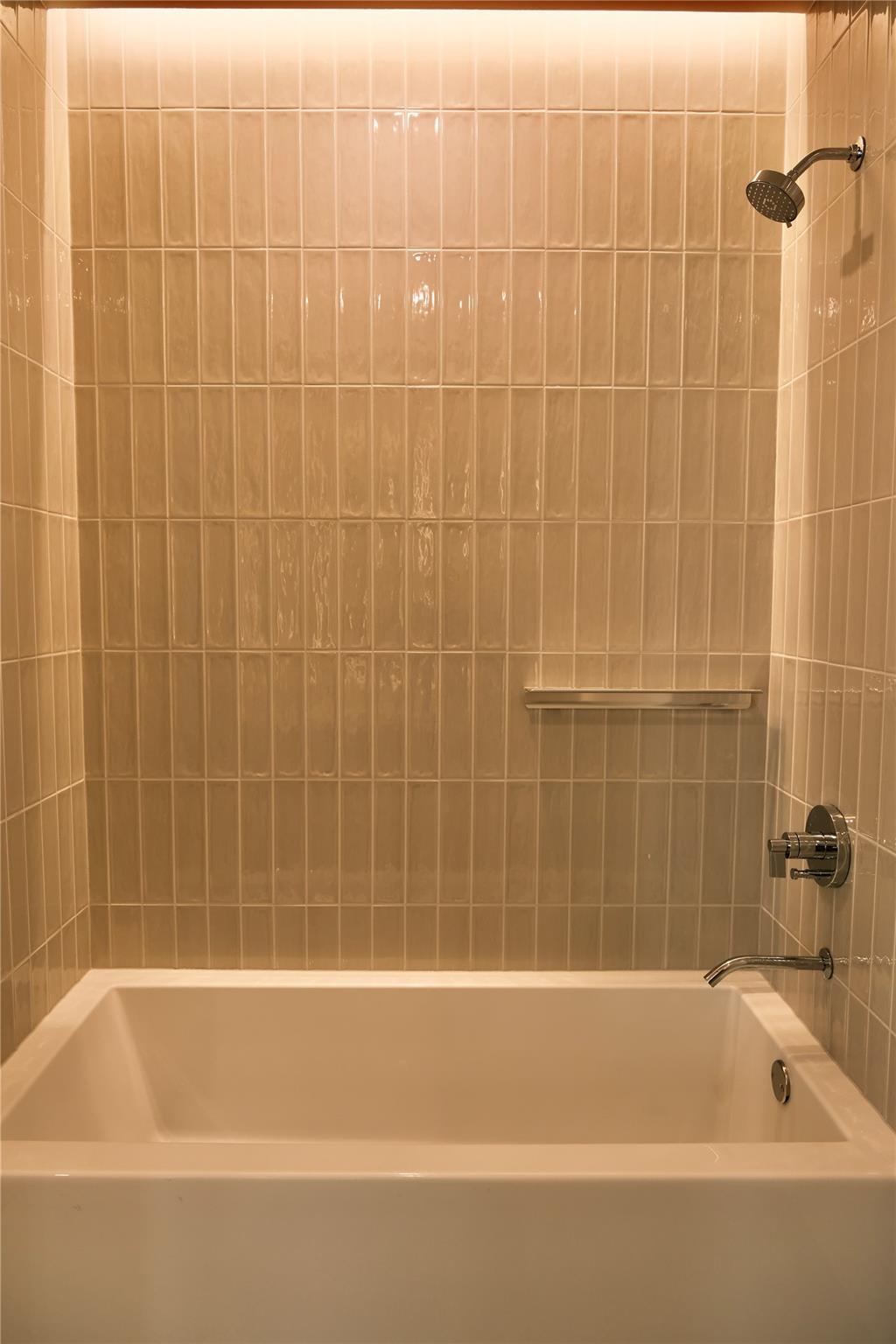 610 Davis St # 2708, Austin, TX 78701