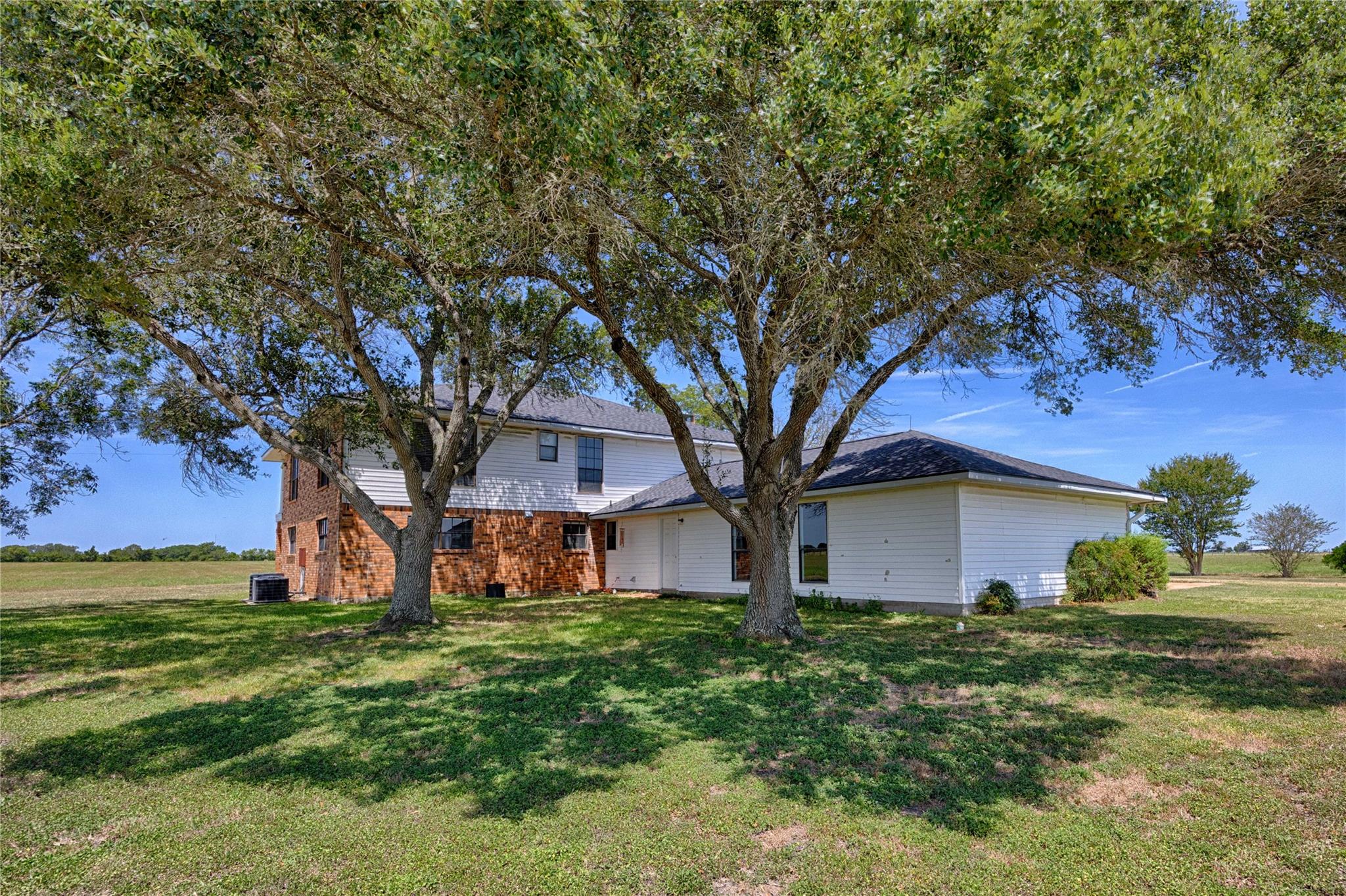2745 Holub Rd, Schulenburg, TX 78956