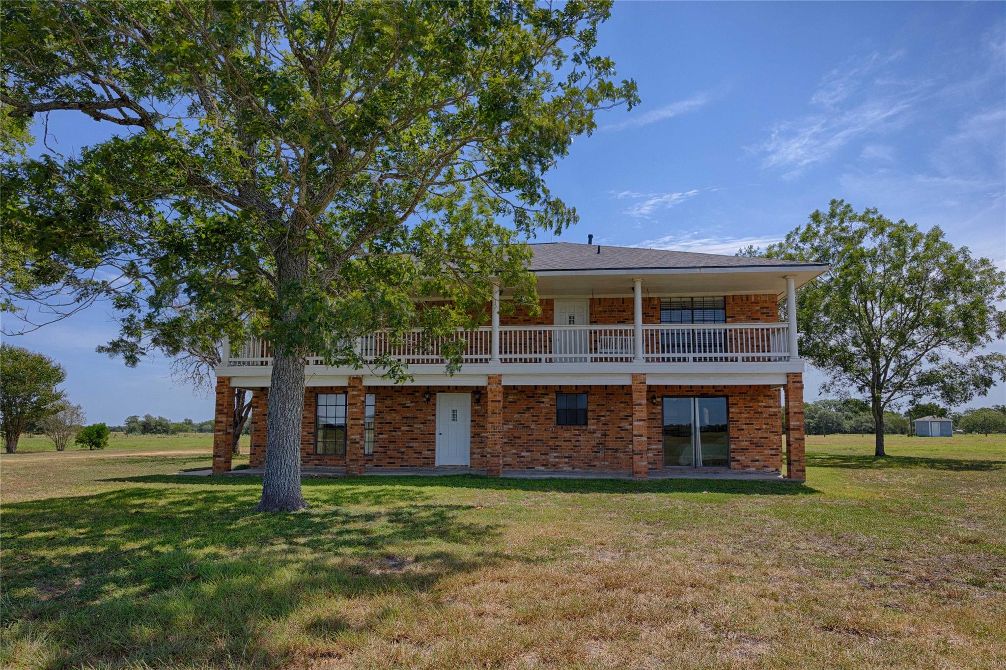 2745 Holub Rd, Schulenburg, TX 78956