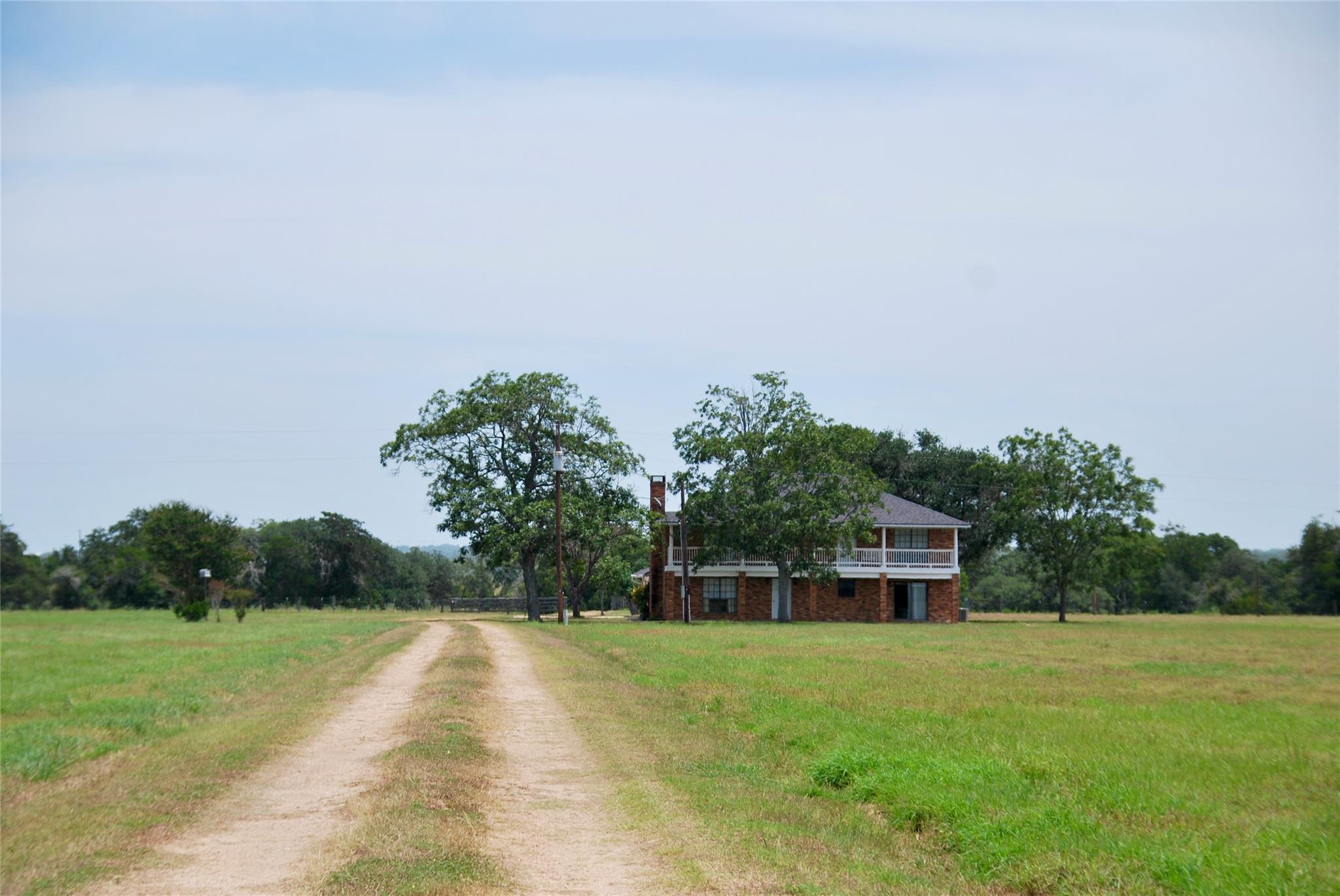 2745 Holub Rd, Schulenburg, TX 78956