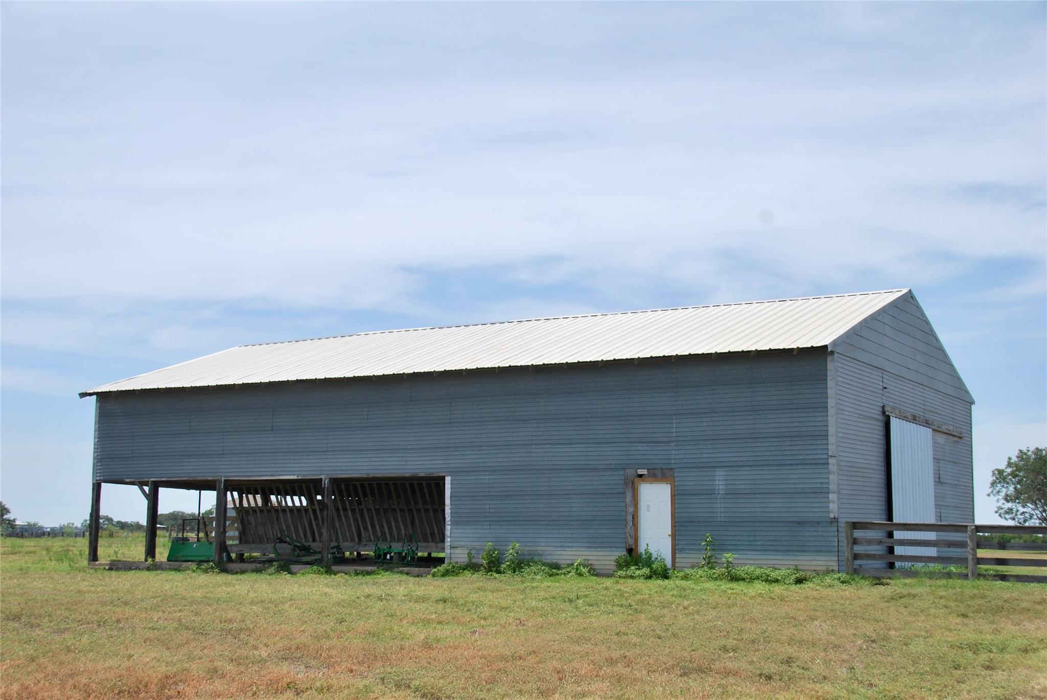 2745 Holub Rd, Schulenburg, TX 78956