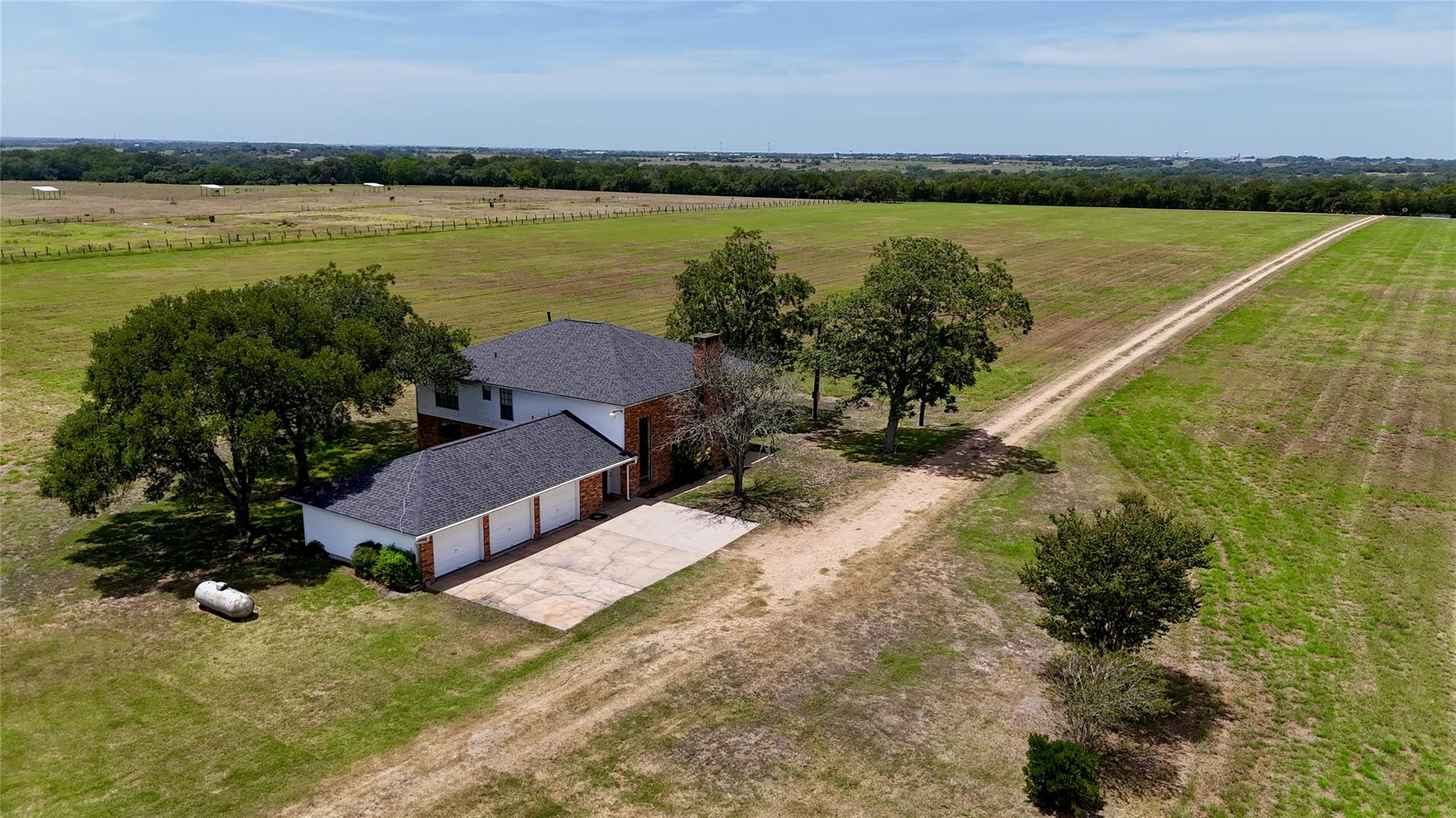 2745 Holub Rd, Schulenburg, TX 78956