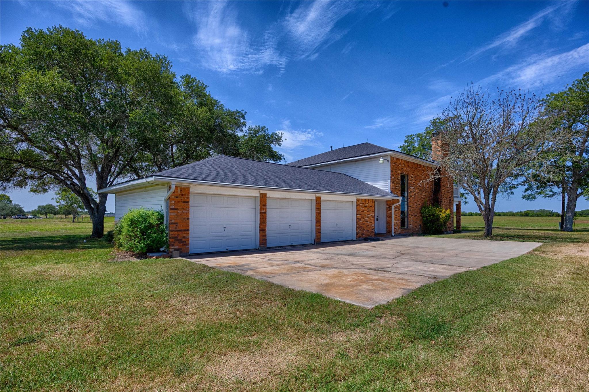 2745 Holub Rd, Schulenburg, TX 78956
