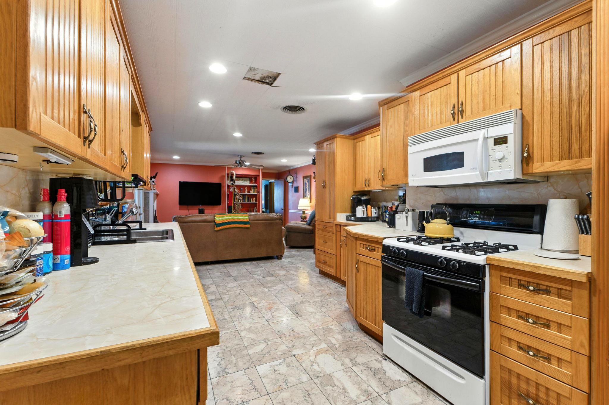 606 E Liberty Ave E, Round Rock, TX 78664