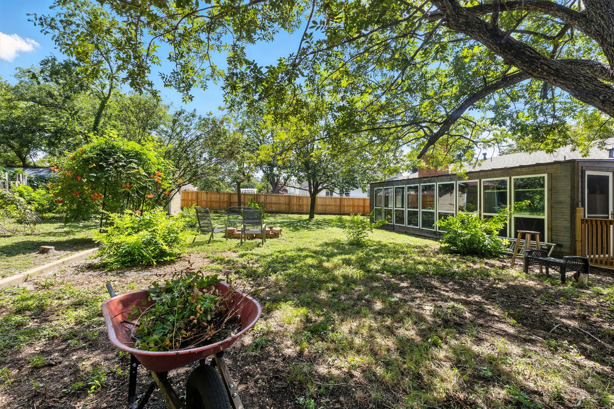 606 E Liberty Ave E, Round Rock, TX 78664