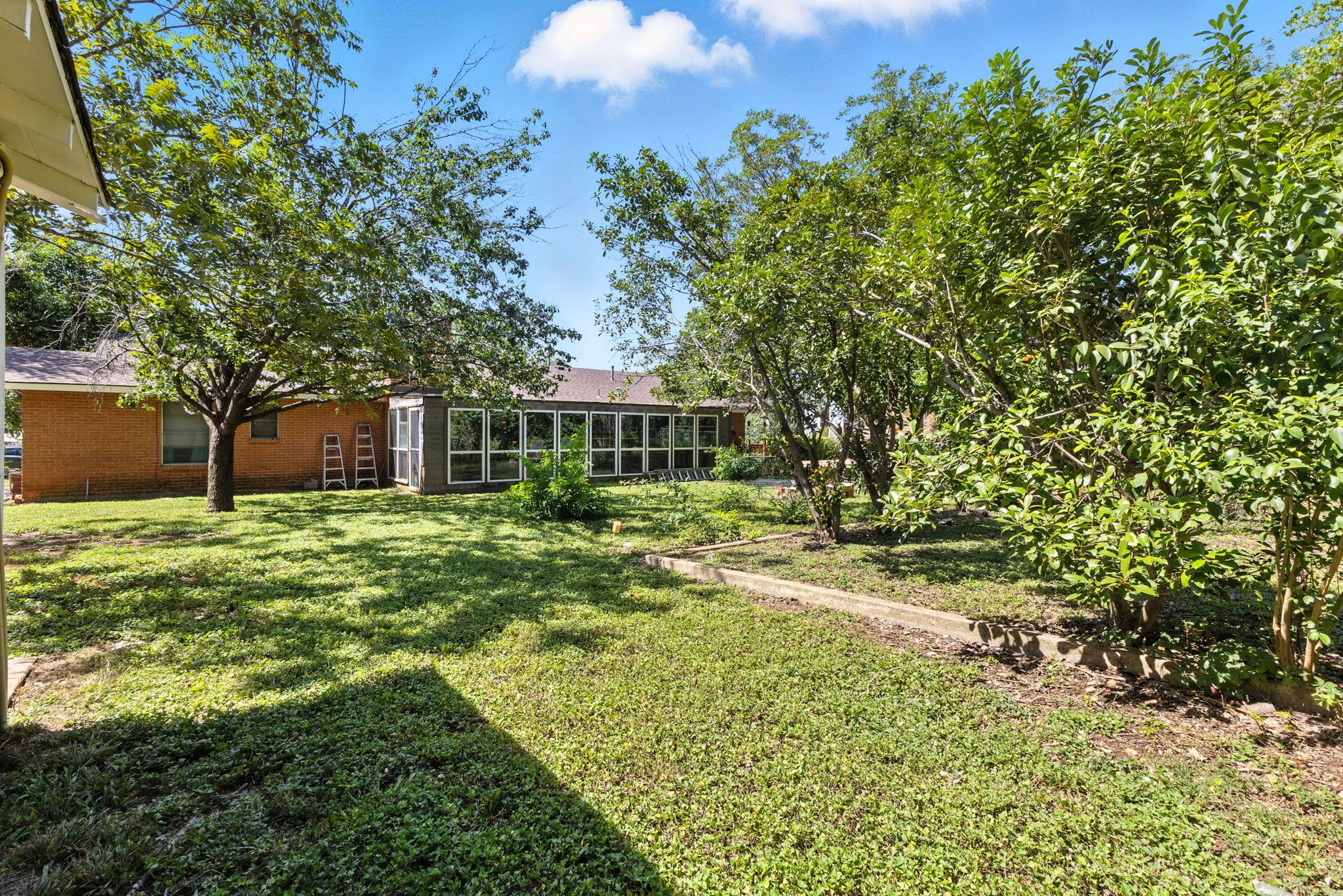 606 E Liberty Ave E, Round Rock, TX 78664