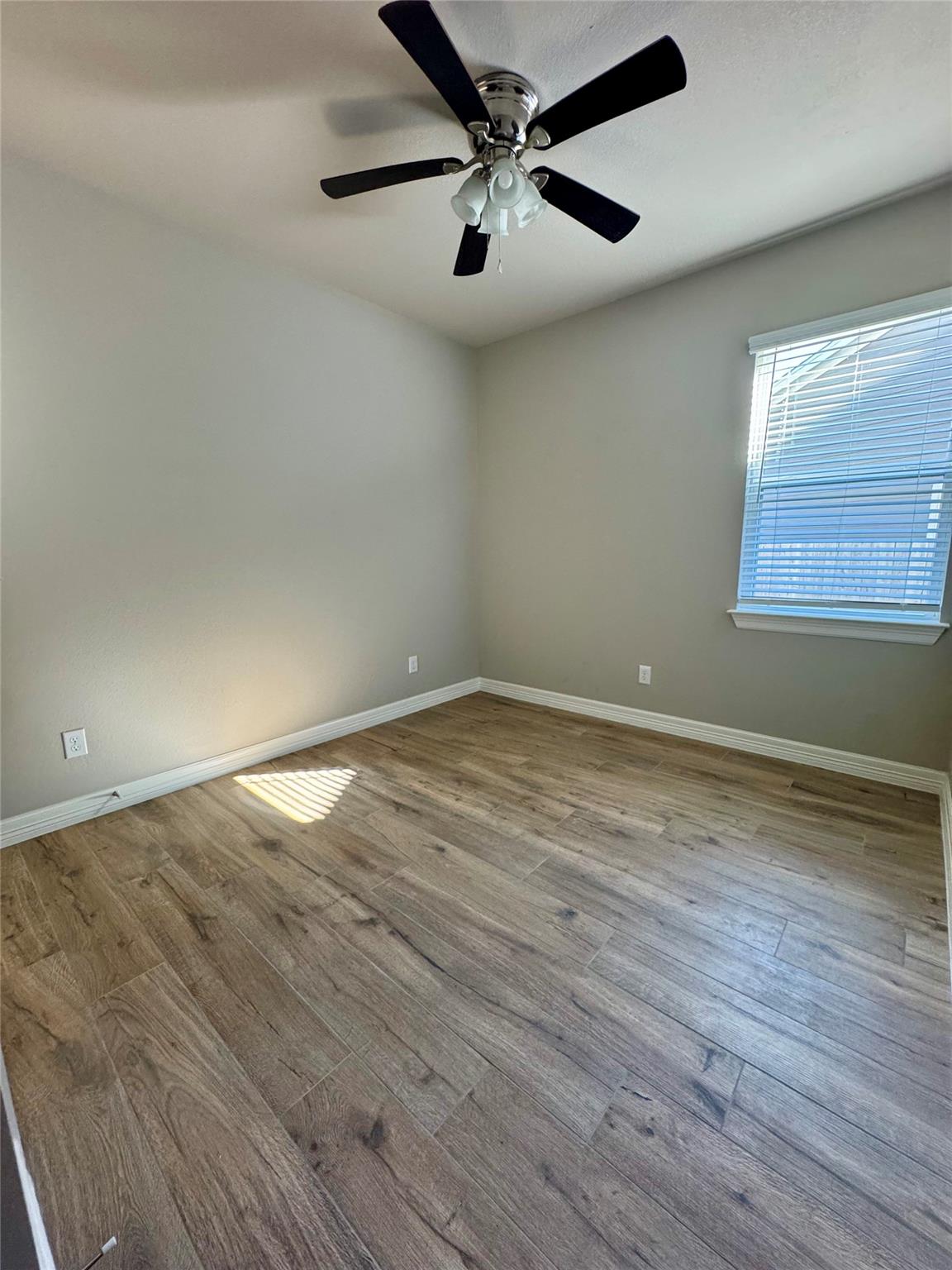 100 Everett Ct # A, Jarrell, TX 76537