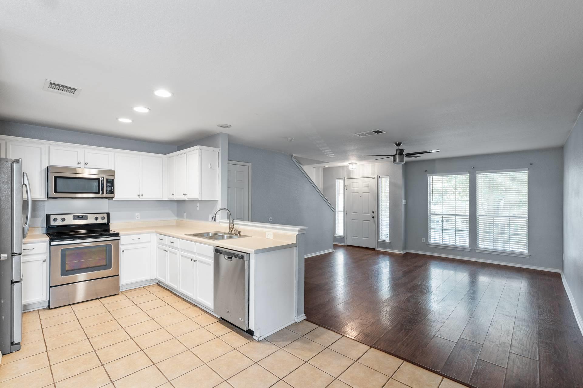 2300 MELISSA OAKS Ln, Austin, TX 78744