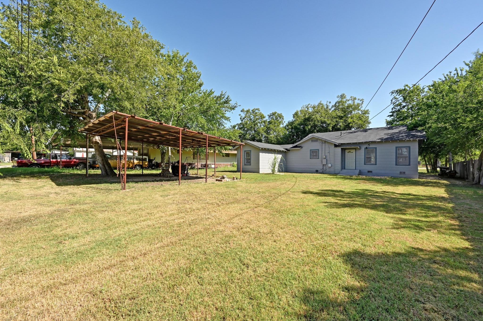 513 San Marcos Highway, Luling, TX 78648