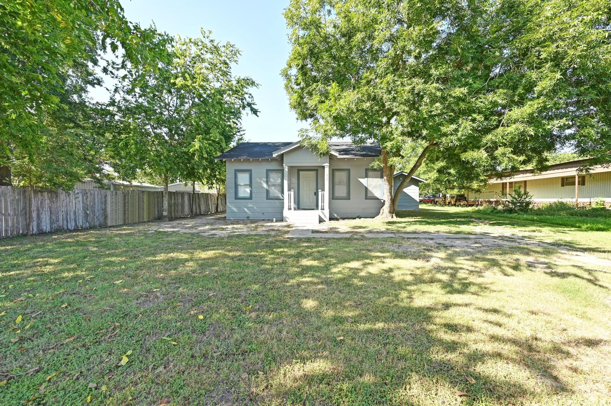 513 San Marcos Highway, Luling, TX 78648