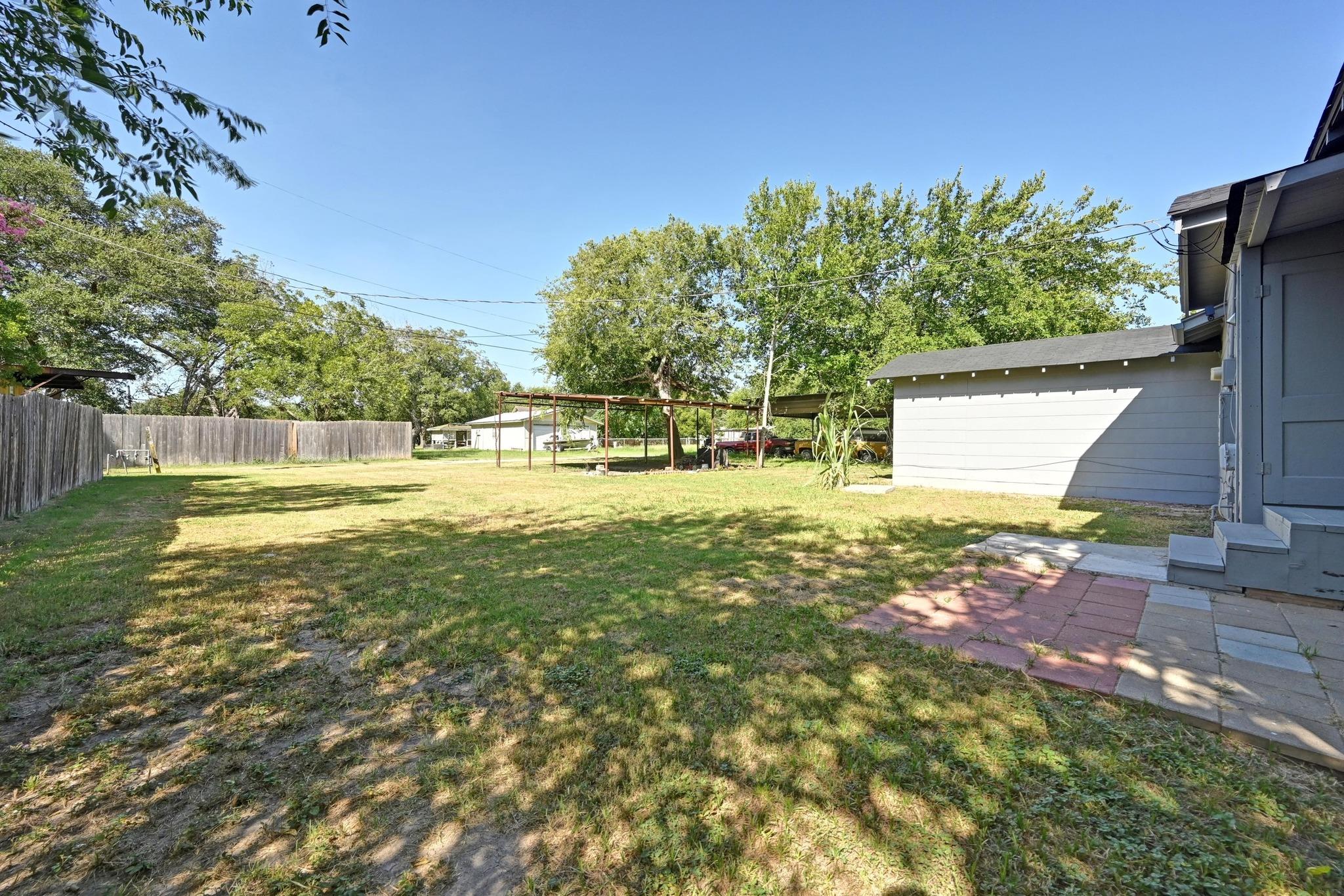 513 San Marcos Highway, Luling, TX 78648