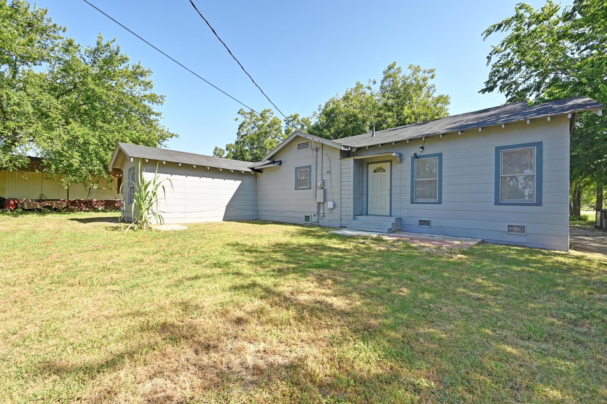 513 San Marcos Highway, Luling, TX 78648